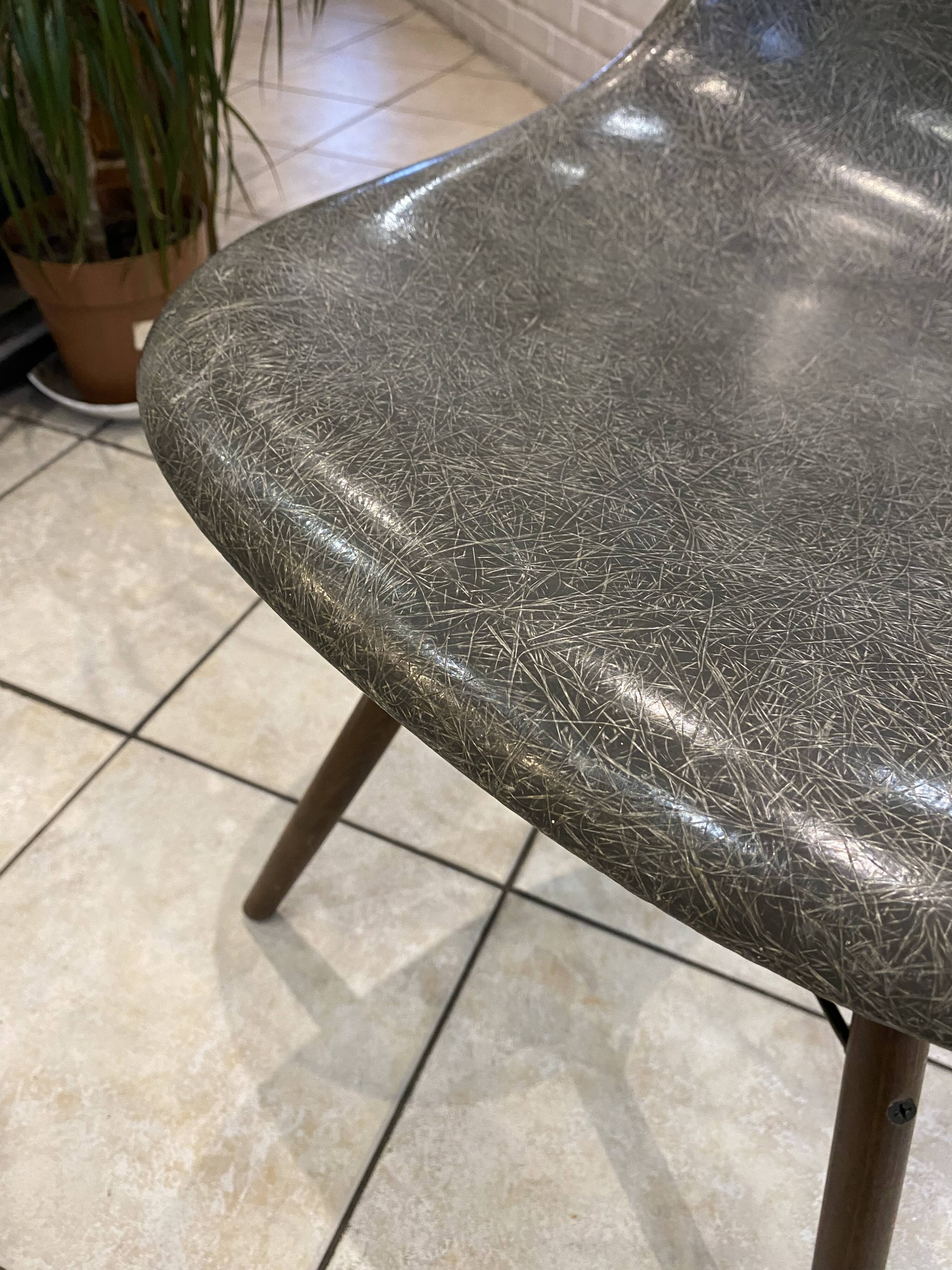 DSW chair elephant grey fibre, walnut dowel, Eames, Herman Miller, vintage.