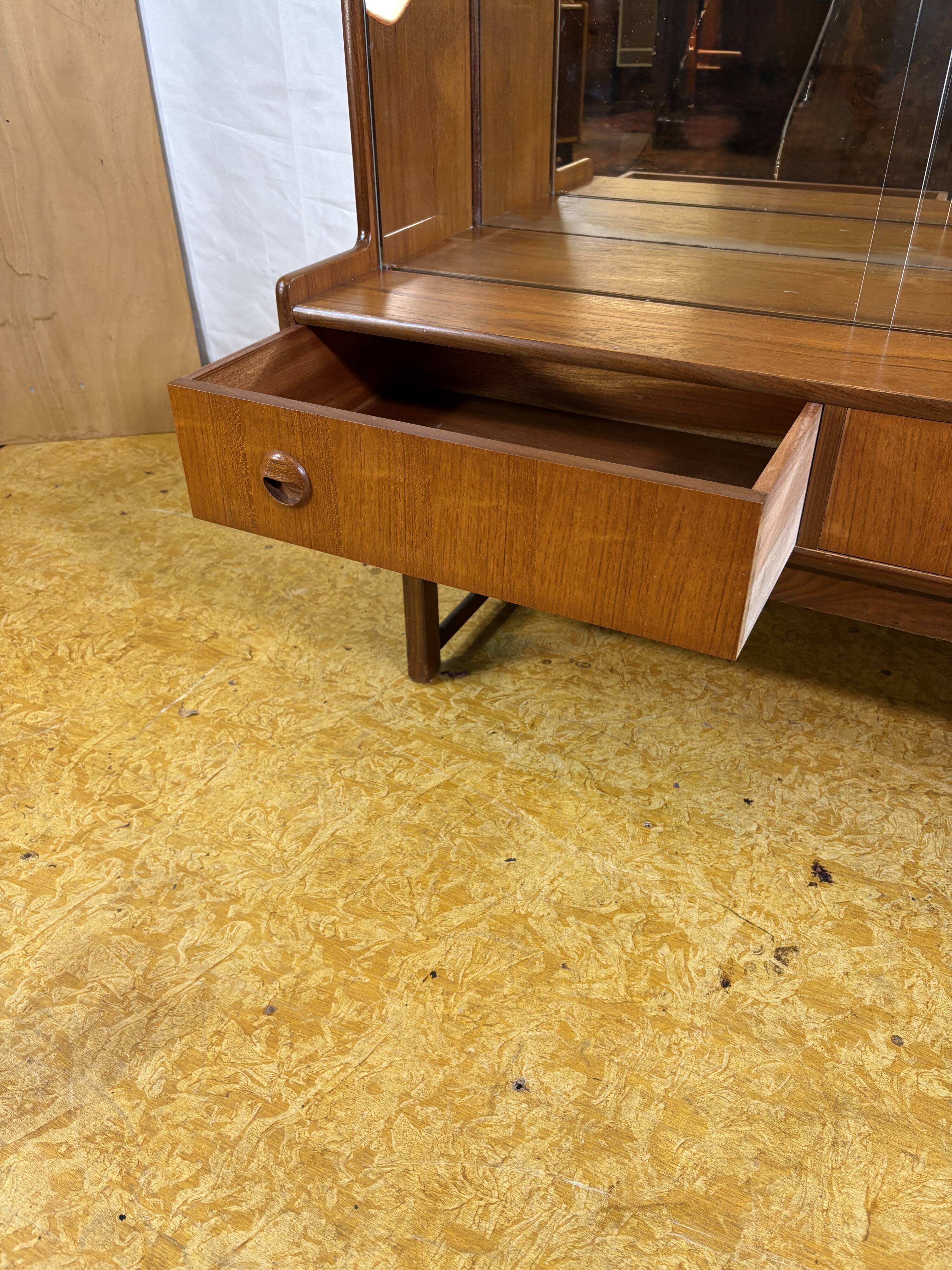 Mid-Century Vintage Turnidge of London Teak Display Cabinet (1960s–1970s)