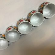Cinq grandes tasses à fleurs bavaria avec cinq sous tasses