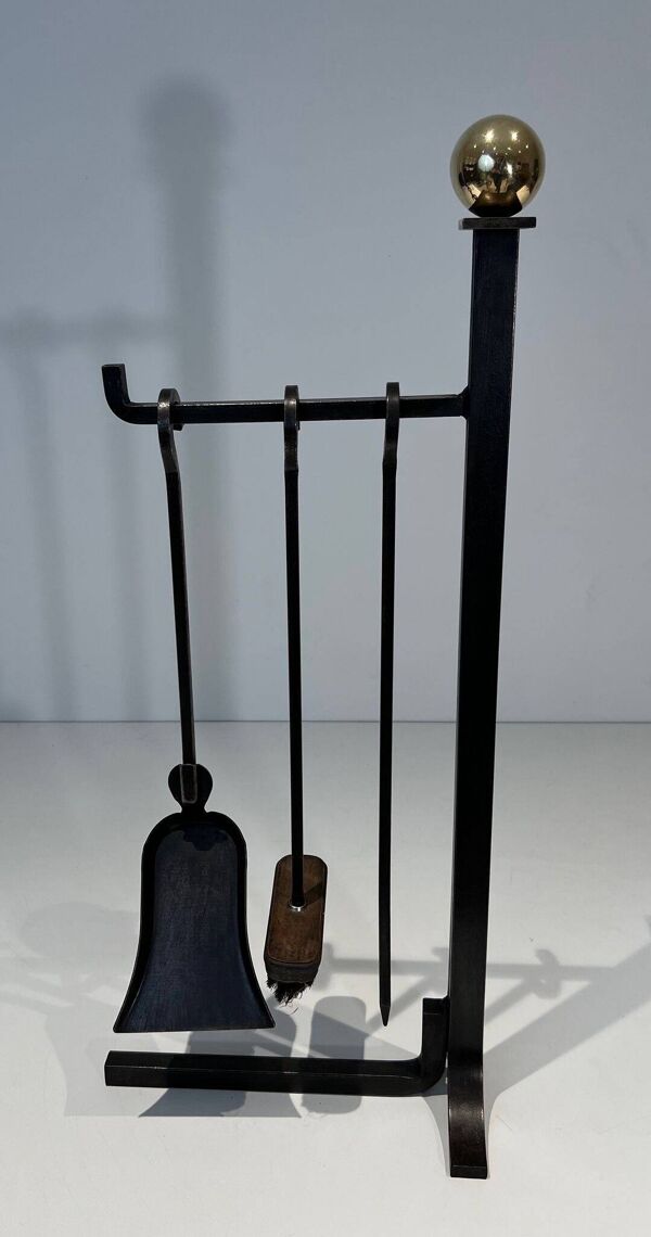 Nécessaire de Feu Moderniste en Acier et Laiton à Outils Suspendus, dans le