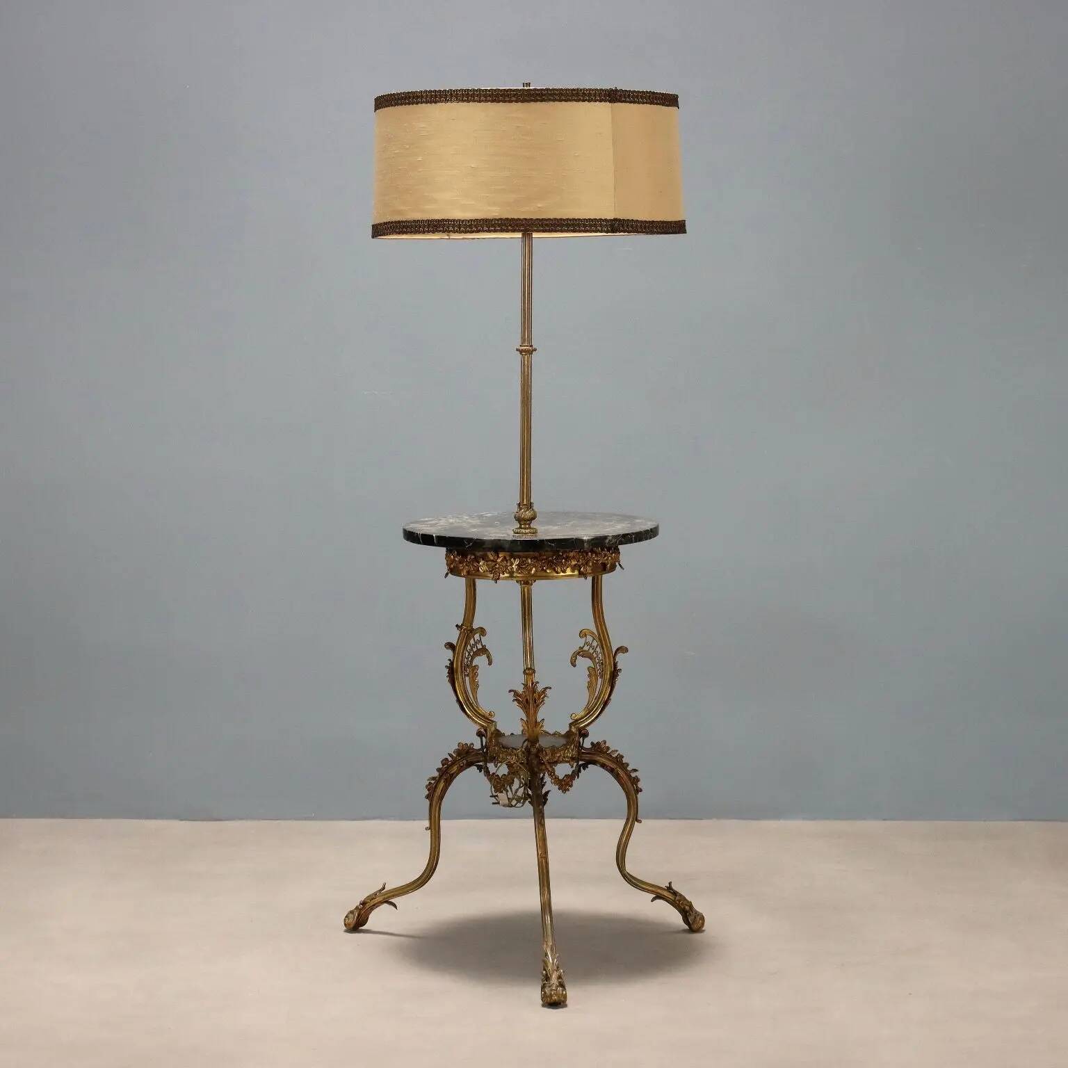 Lampadaire ancien avec table d’appoint en bronze et marbre, Italie, XXe siècle