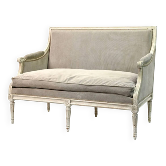 Louis XVI style canapé, in white lacquered wood.