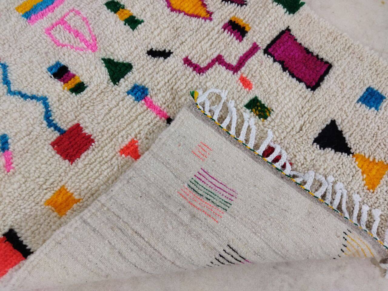 Handmade moroccan berber rug 138 x 104 cm