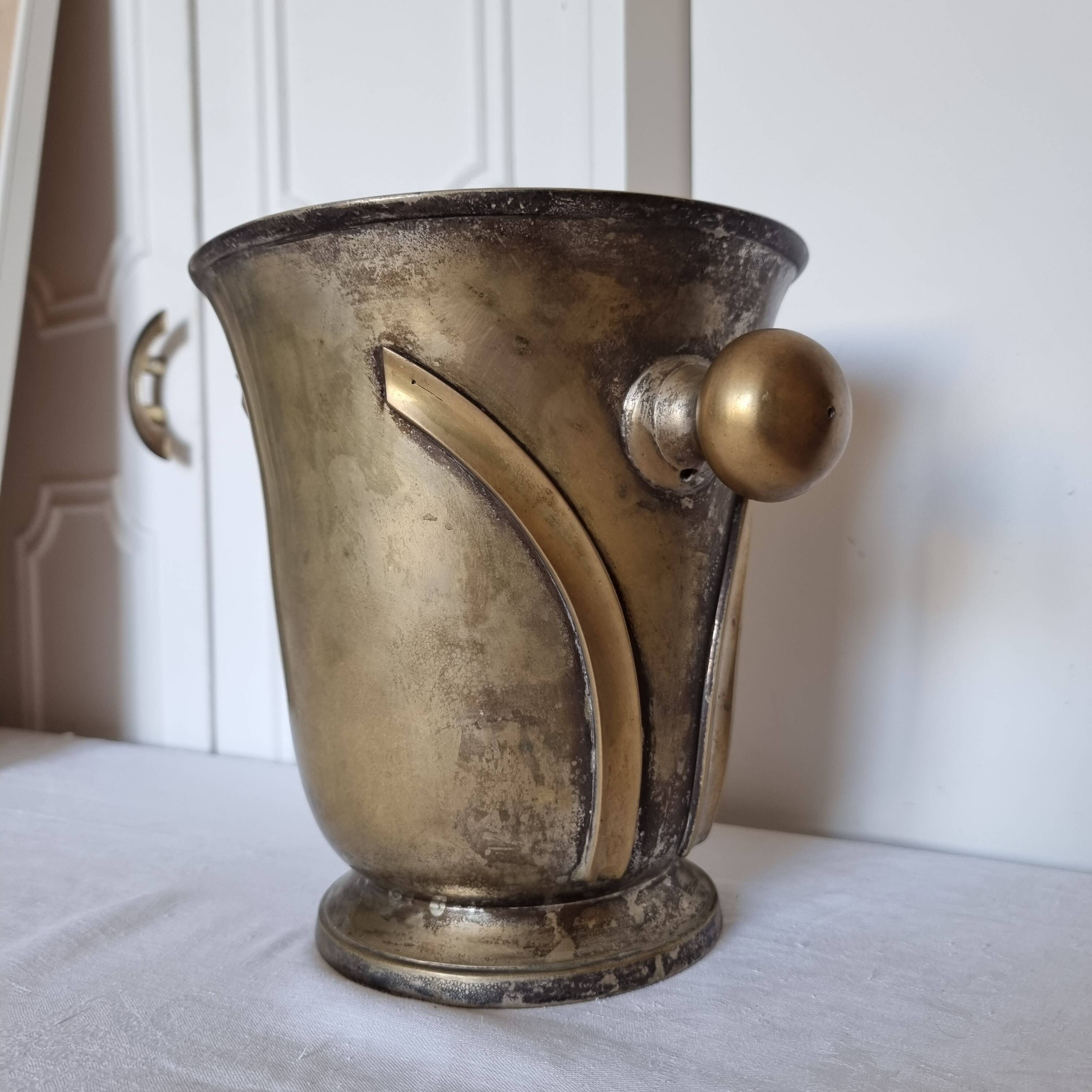 Magnificent and exclusive vintage Art Deco bronze champagne/wine bucket