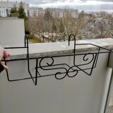Set of two iron planters