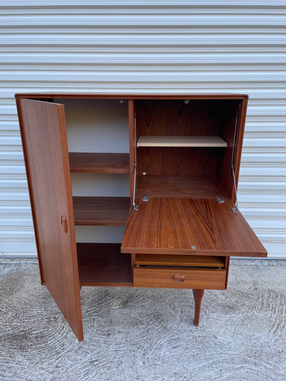 Fristho secretary cabinet