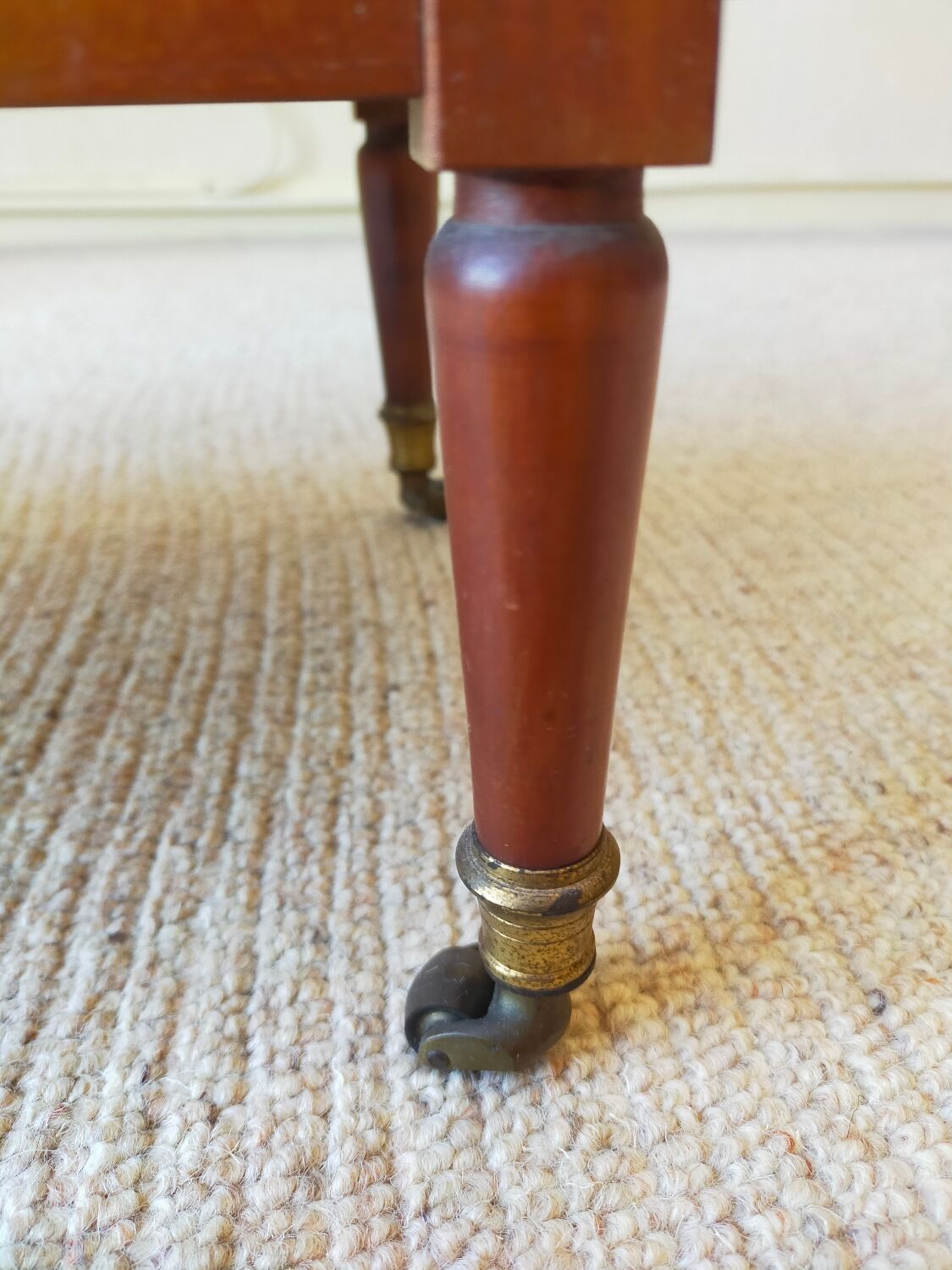 3-level pedestal shelf