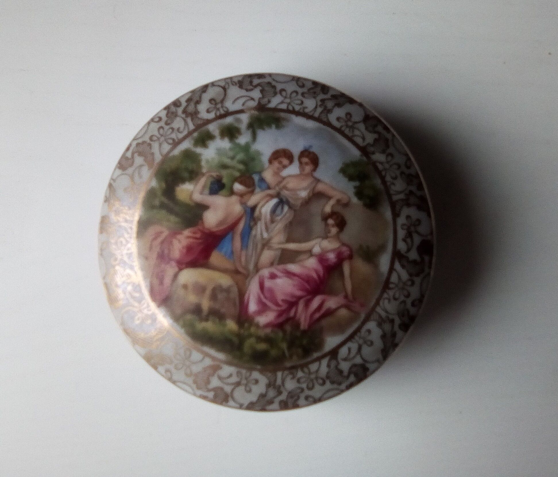 Bonbonnière pate de limoges