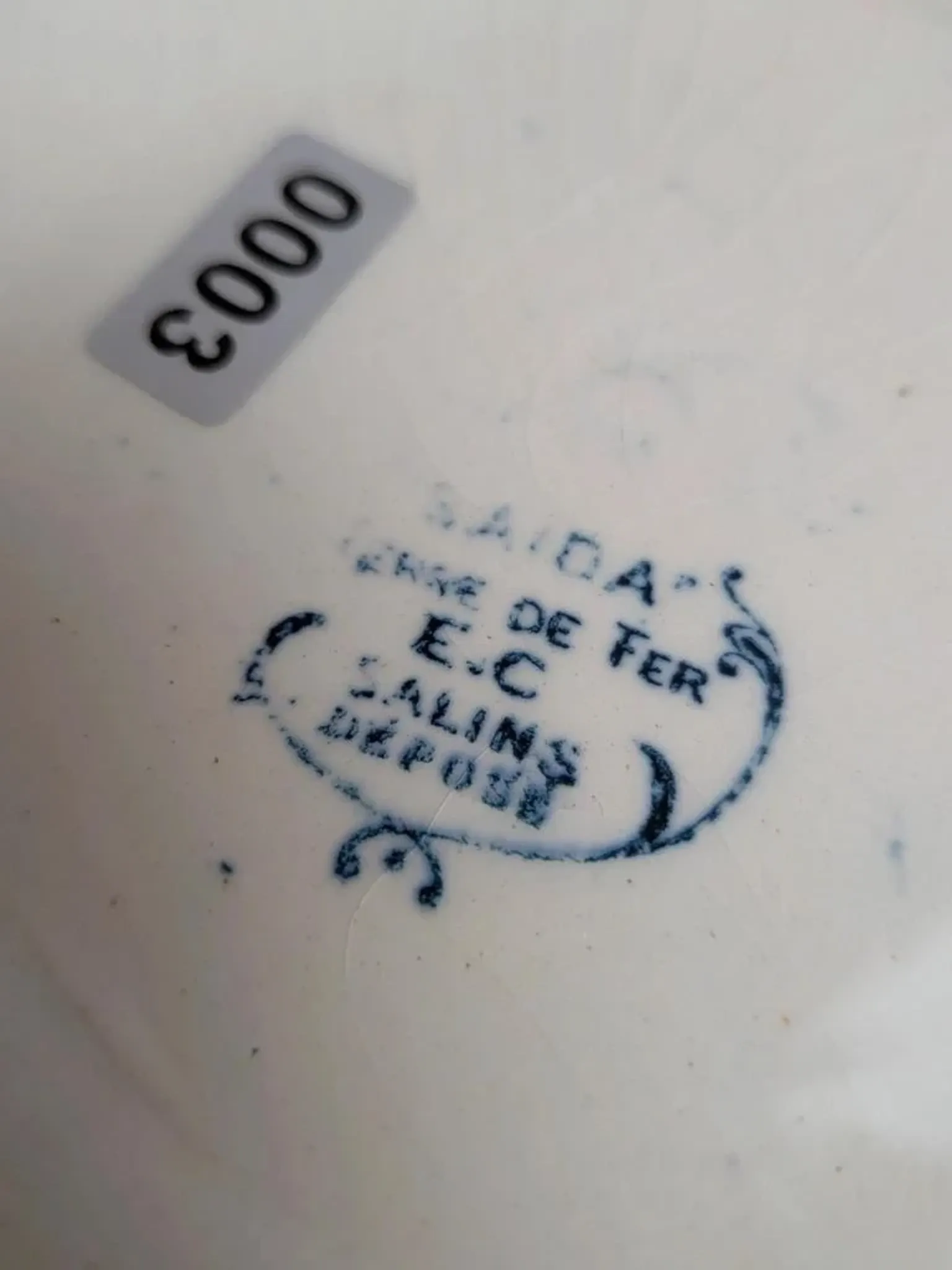 Soupière ancienne en terre de fer Salins – Modèle Saïda – Décor bleu