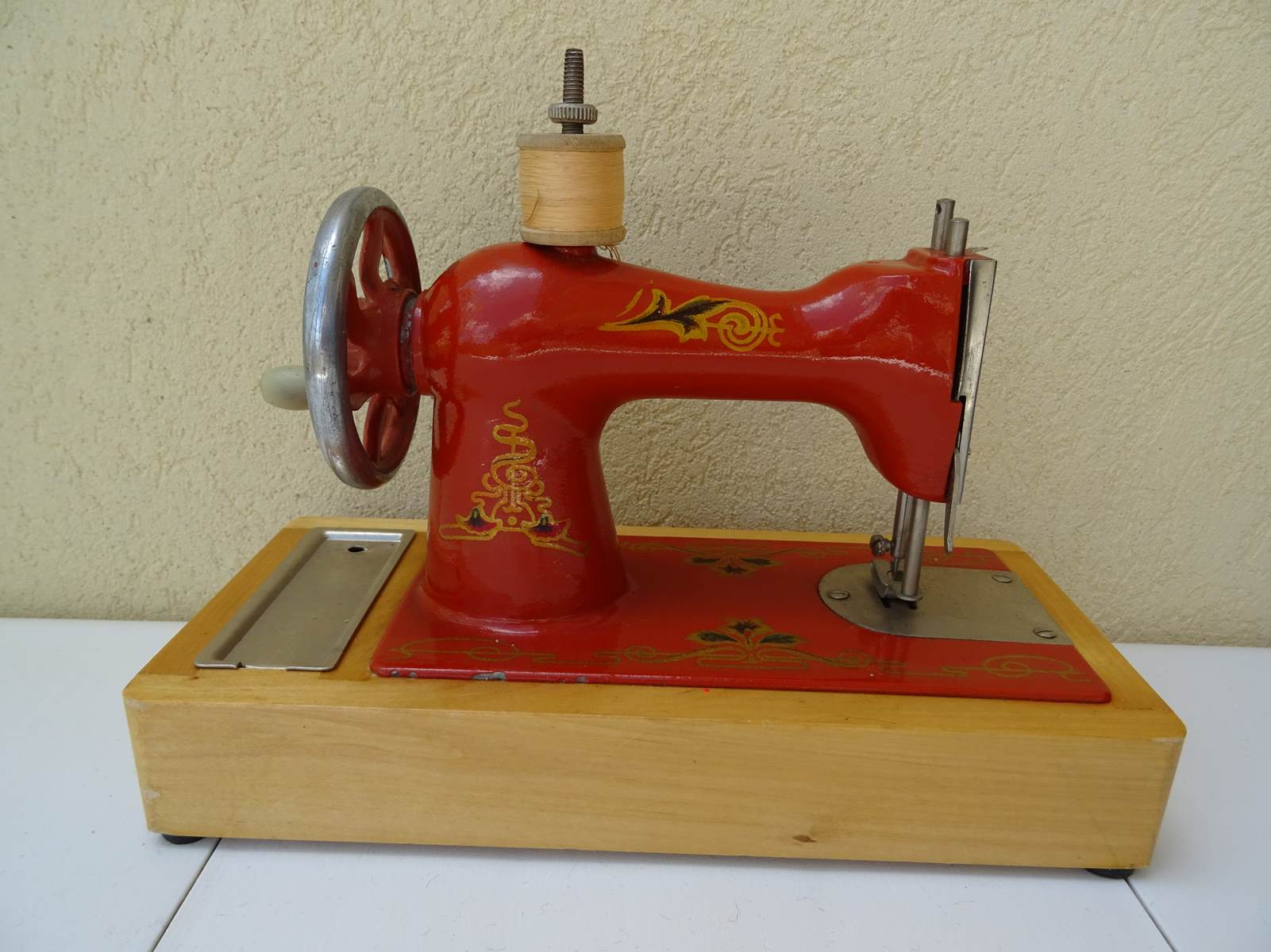 Metal sewing machine "orsha" ussr vintage soviet urrs