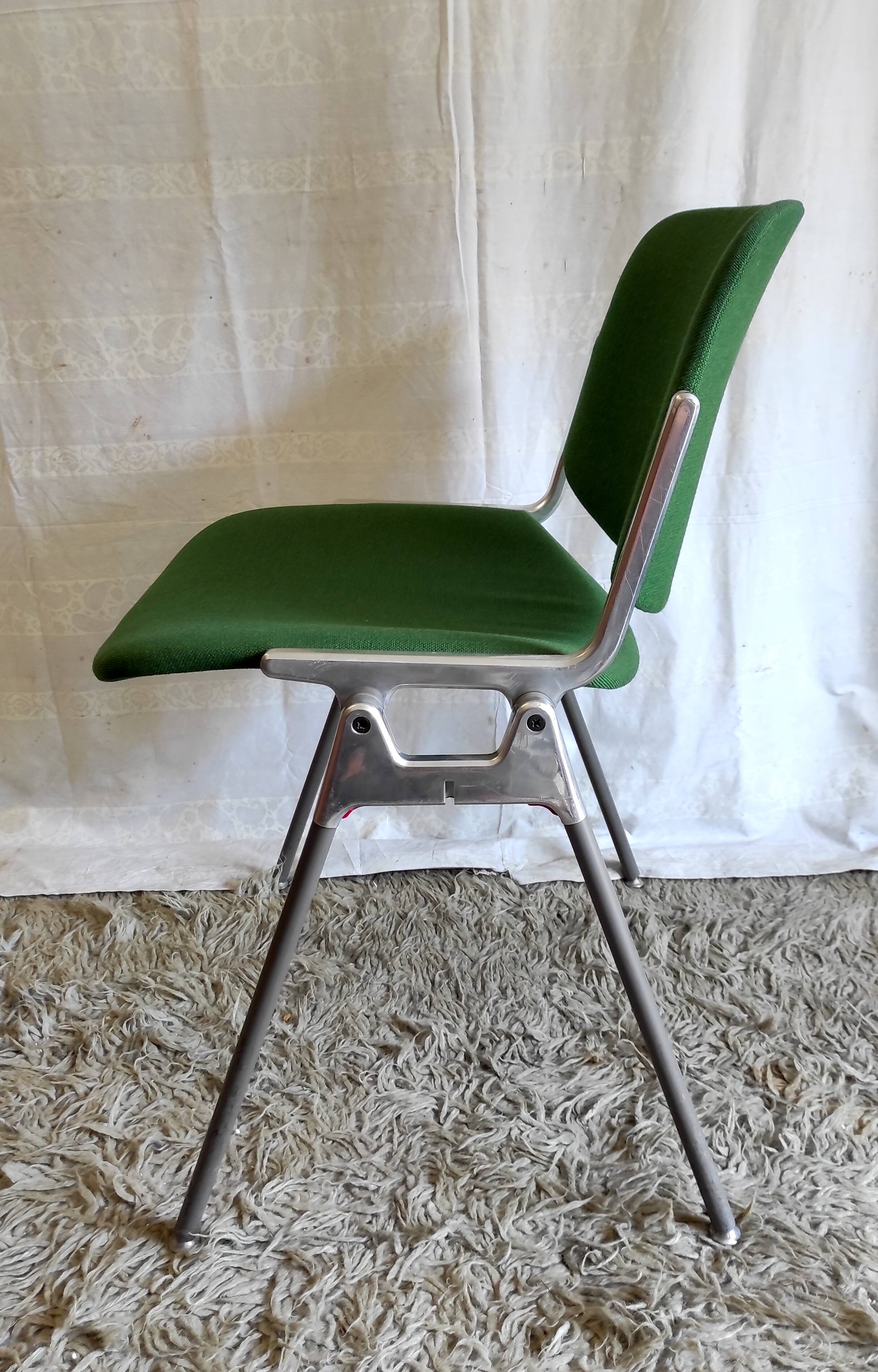 Chair design by Giancarlo Piretti for Castelli 70