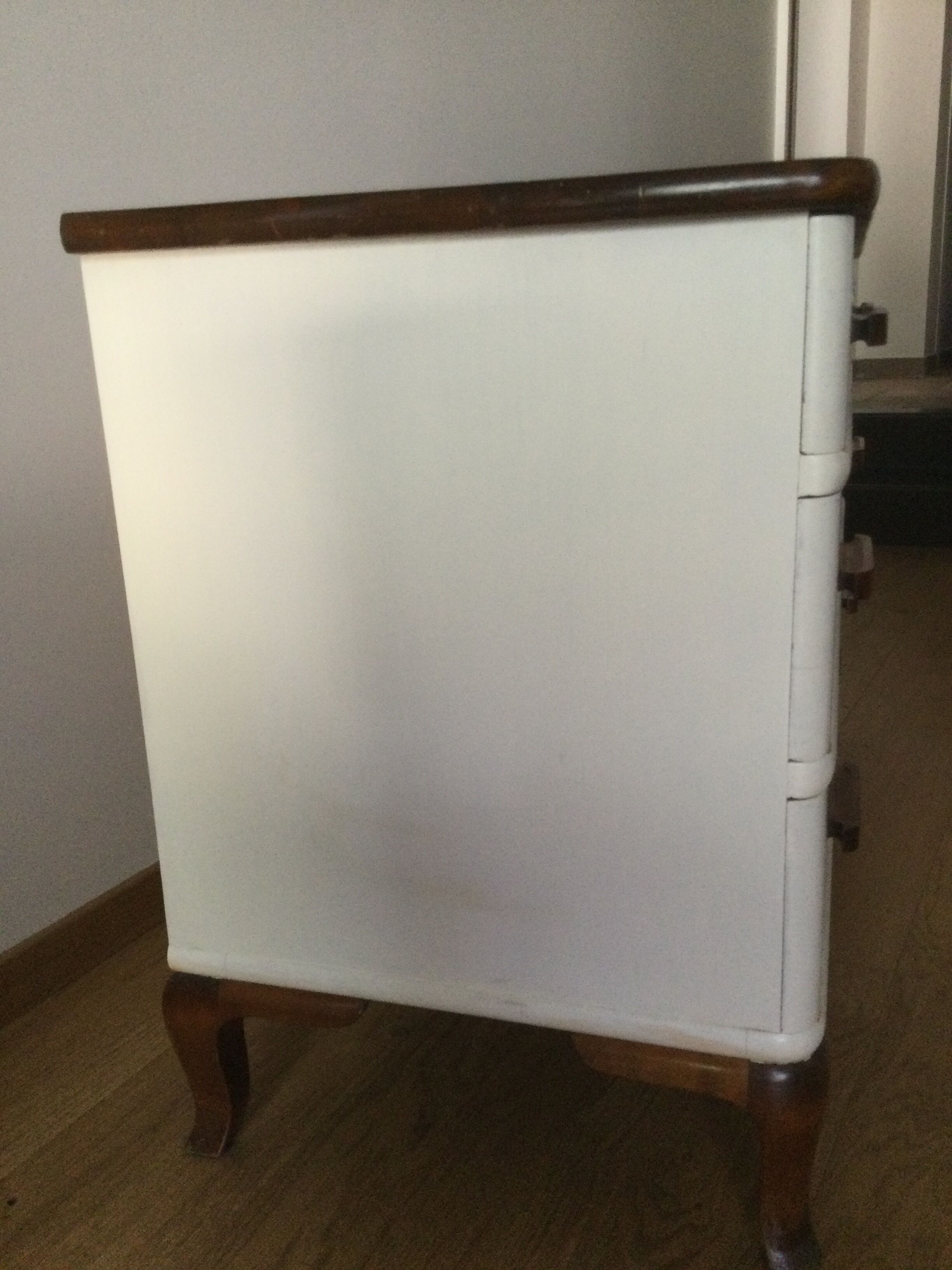 Commode suédoise