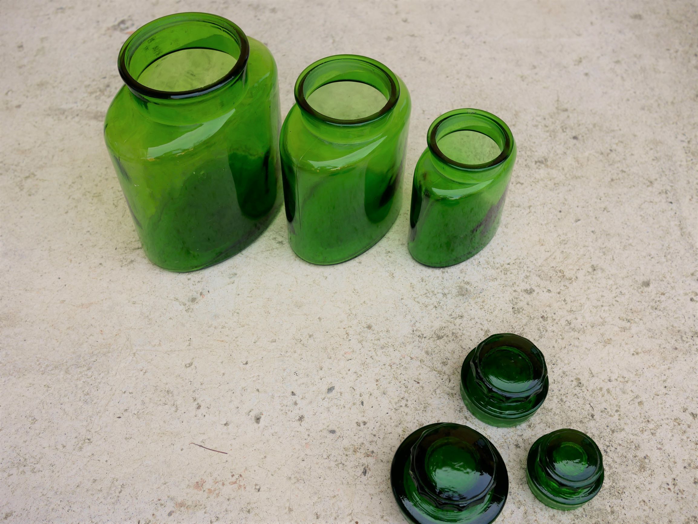 Series of 3 vintage glass jars