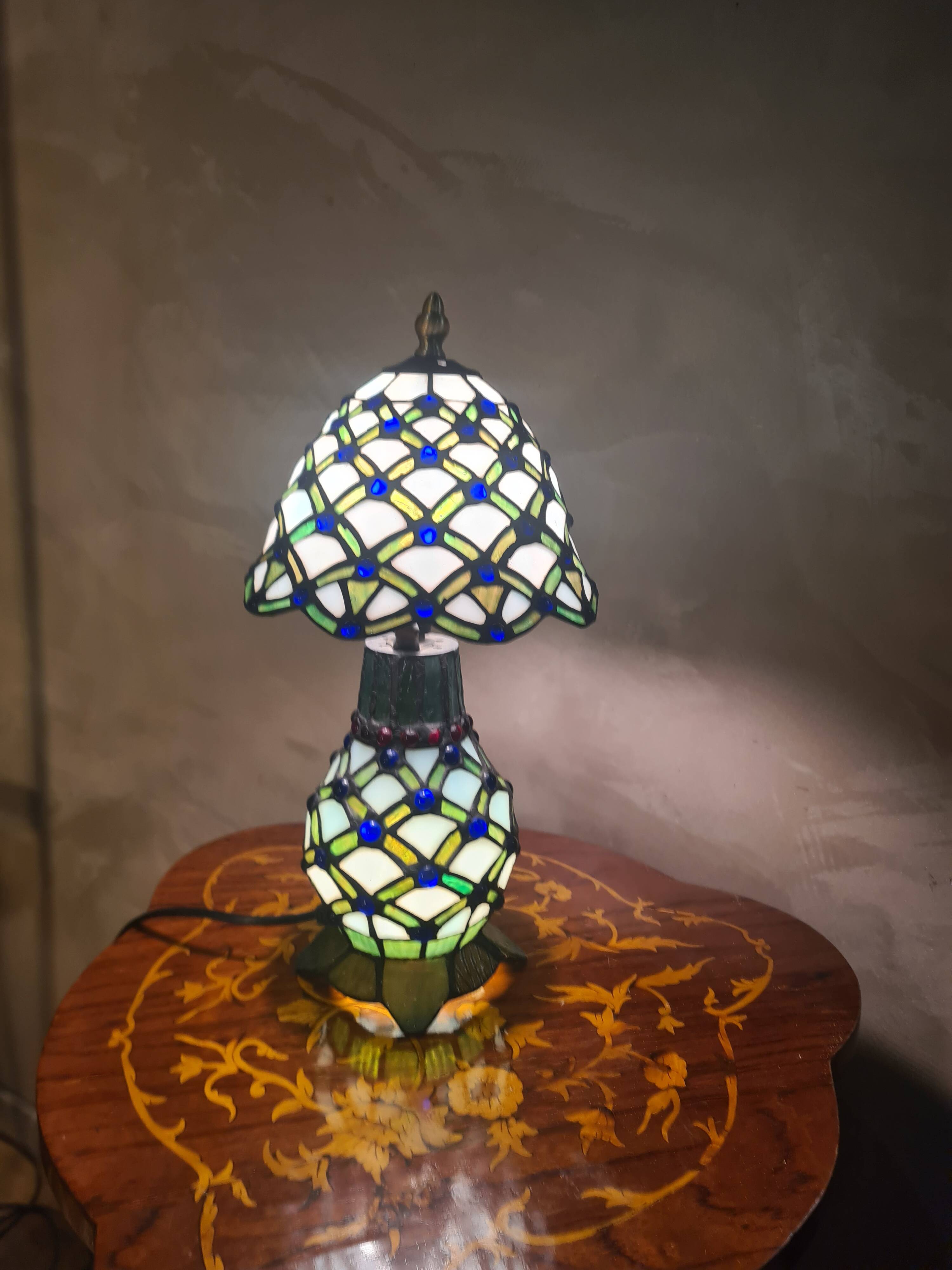 lamp with 2 lights, stained glass, handmade lead solder, Tiffany style