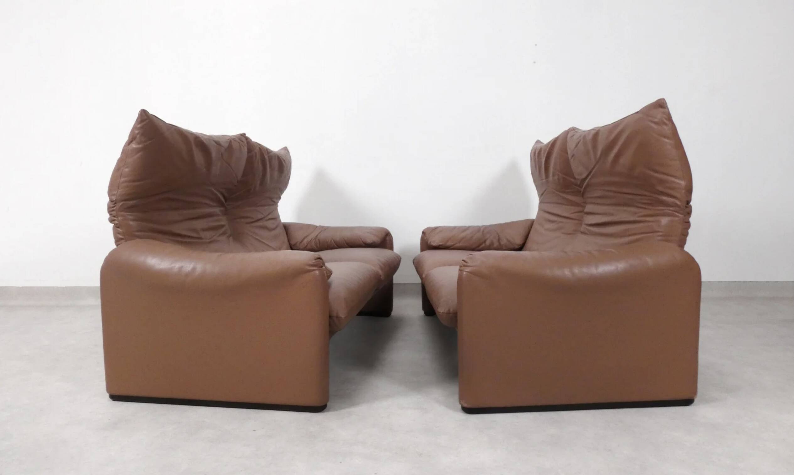 Set of Cassina Maralunga 2 seaters in mocca leather