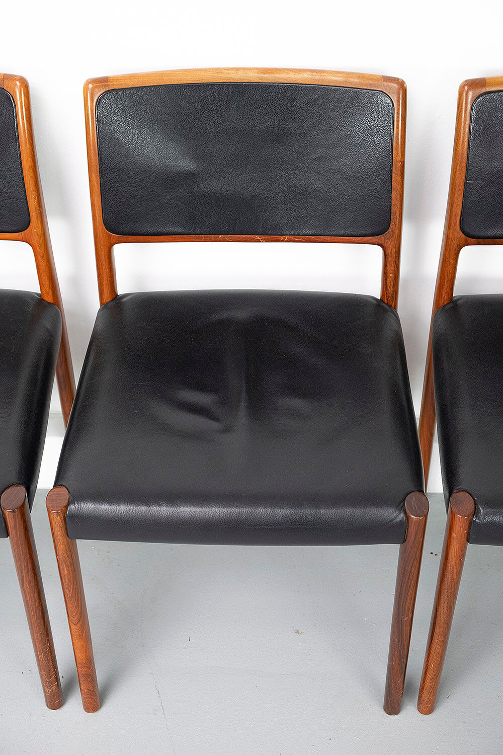 Set of 6 wooden Dining Chairs with black Leather, 1960