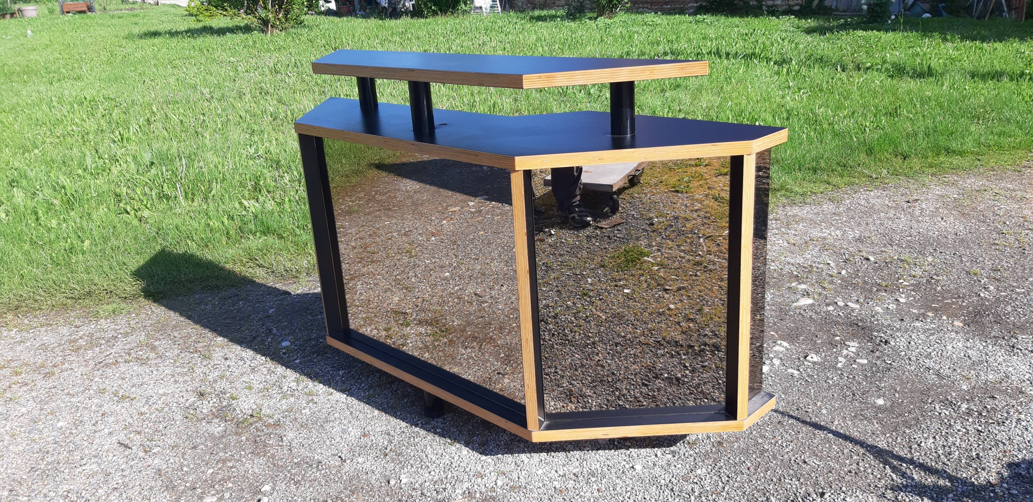 Store checkout counter