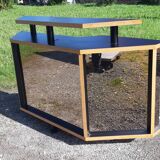 Store checkout counter