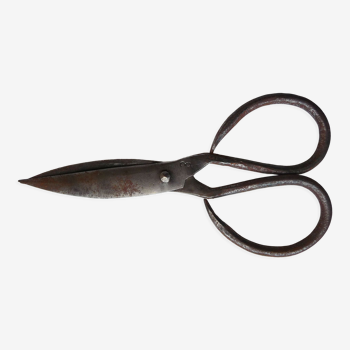 Antique wrought iron scissors modeled by hand for collection or Deco