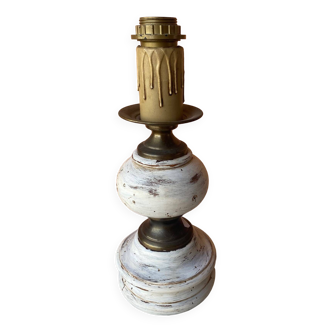 Round lamp base in white patina wood and brass