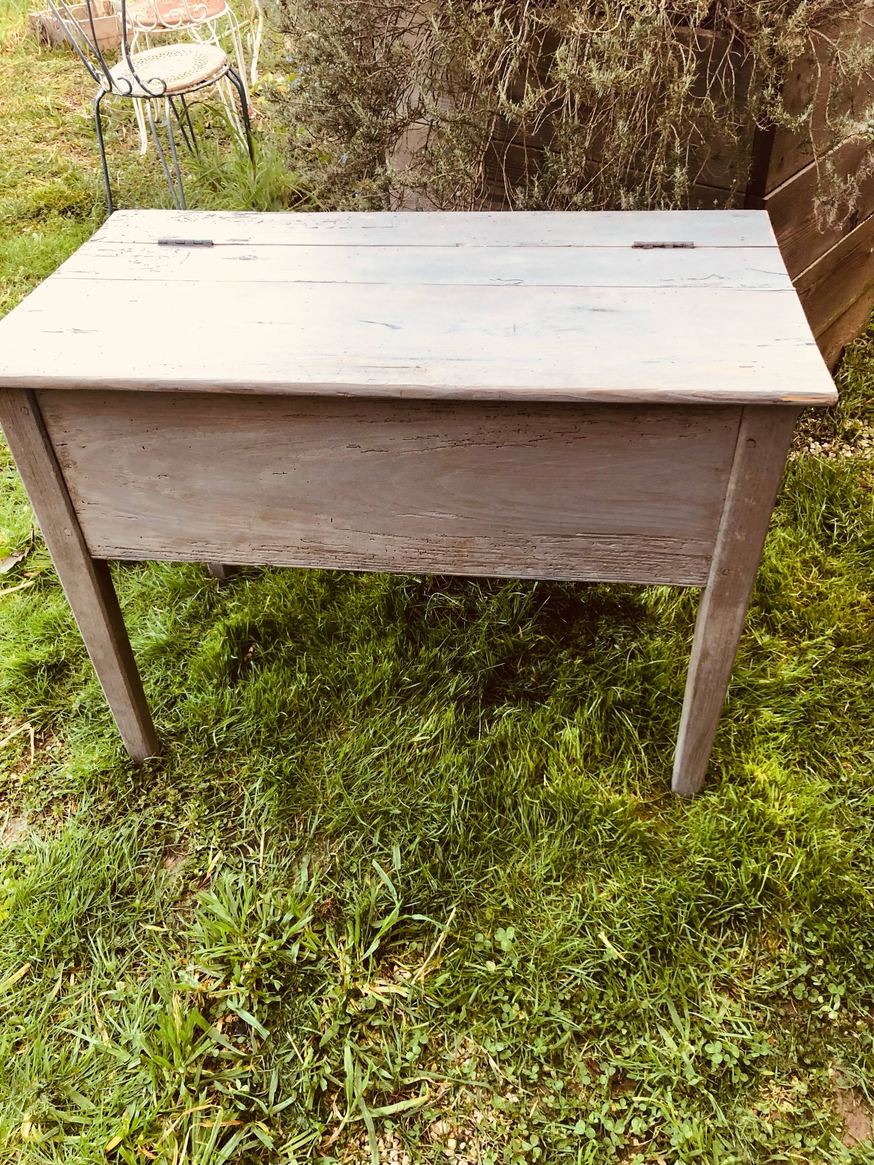 Wooden companion drainer with patina