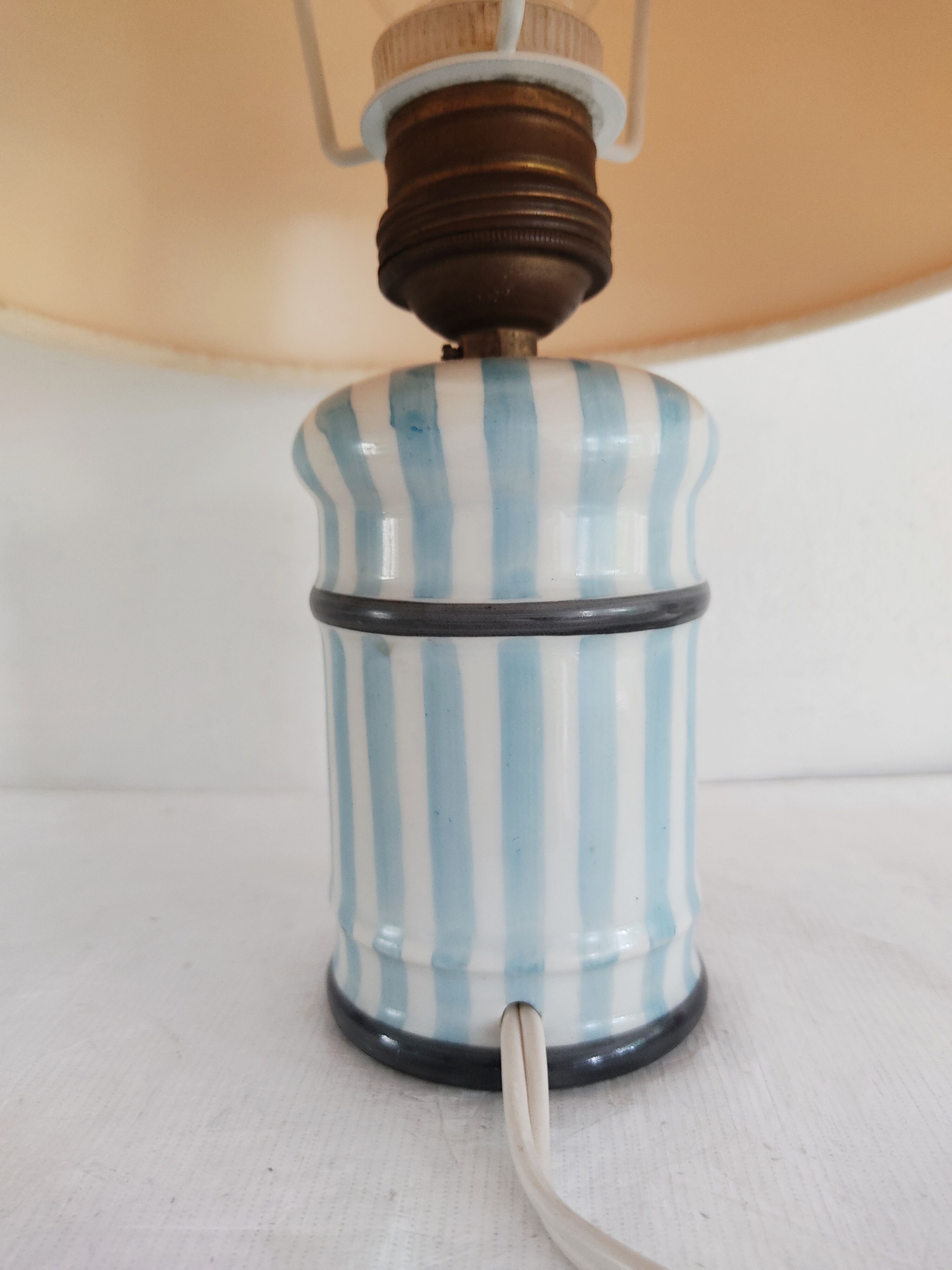 Lampe vintage en porcelaine de paris