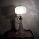 Lampe art deco en verre moulé