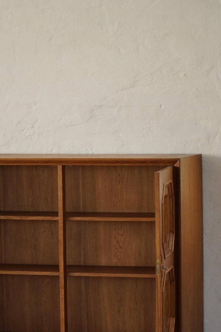 Classic sculptural Danish wardrobe in oak veneer and burl wood, 1950s.