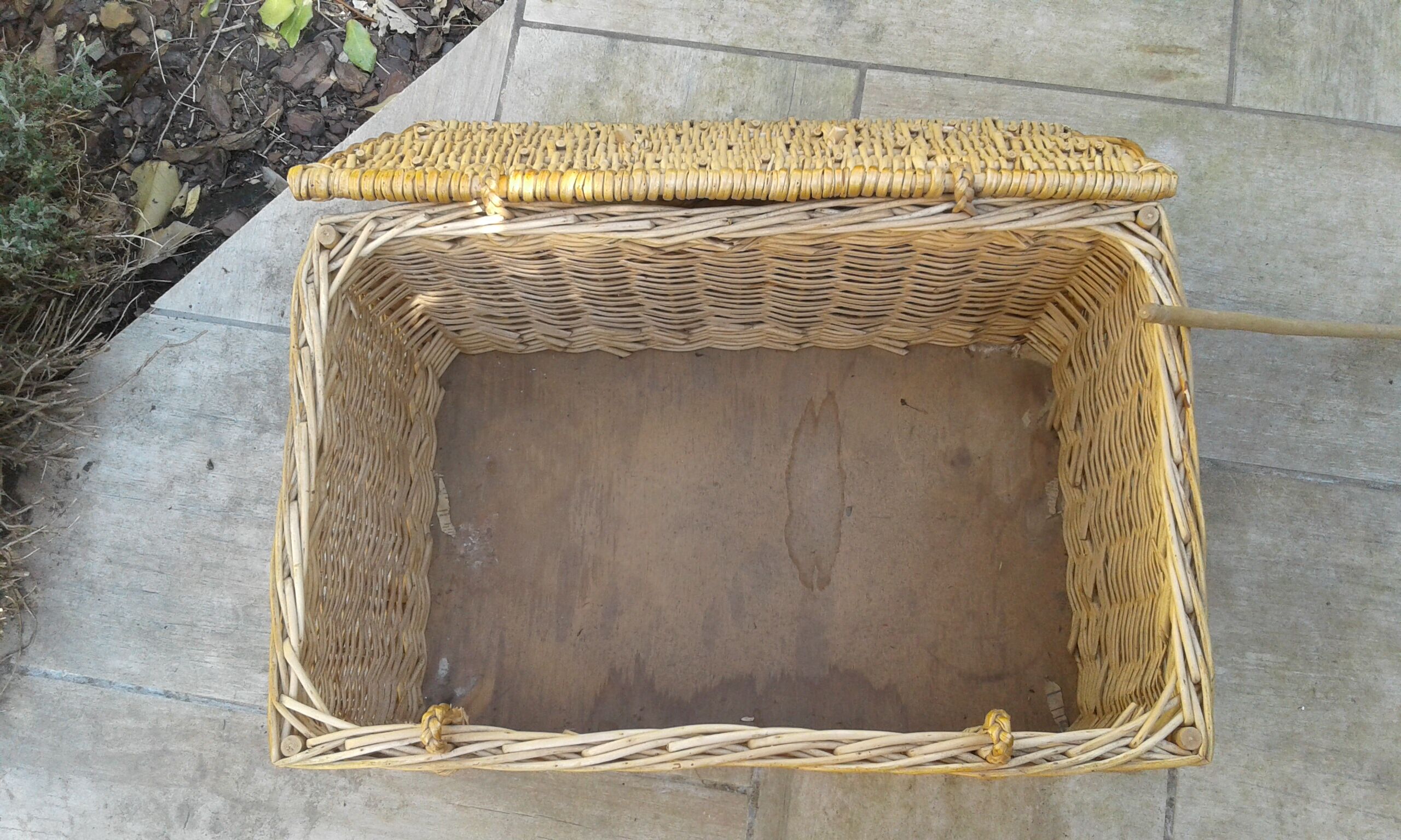 Pretty Wicker Malle. Vintage.