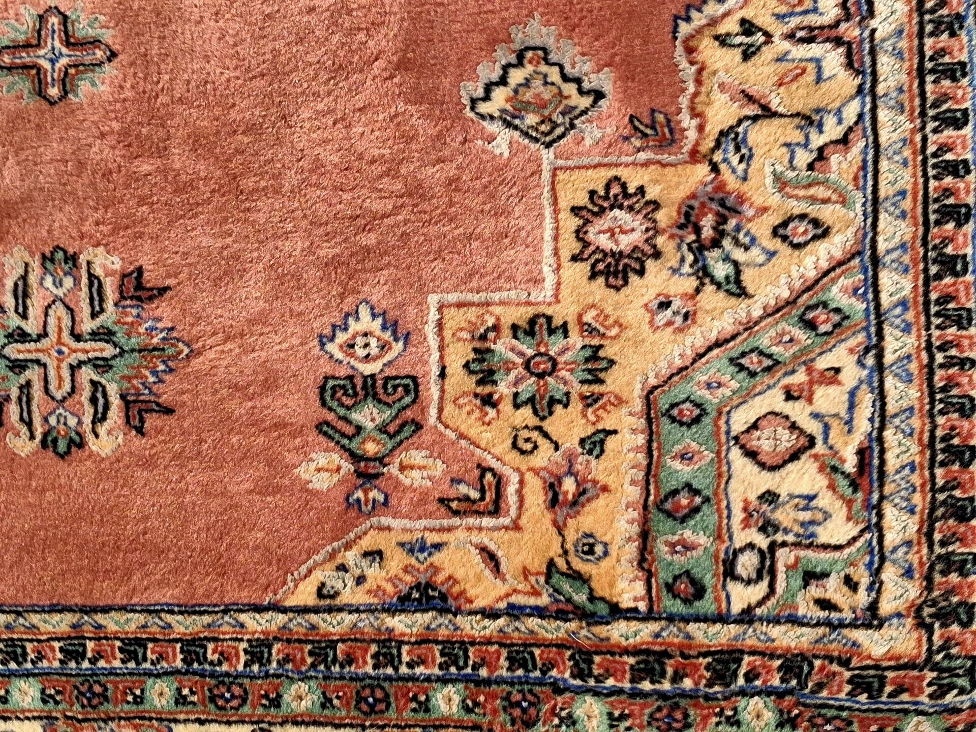 Tapis d'orient, grande taille 285 x 185 cm, signé
