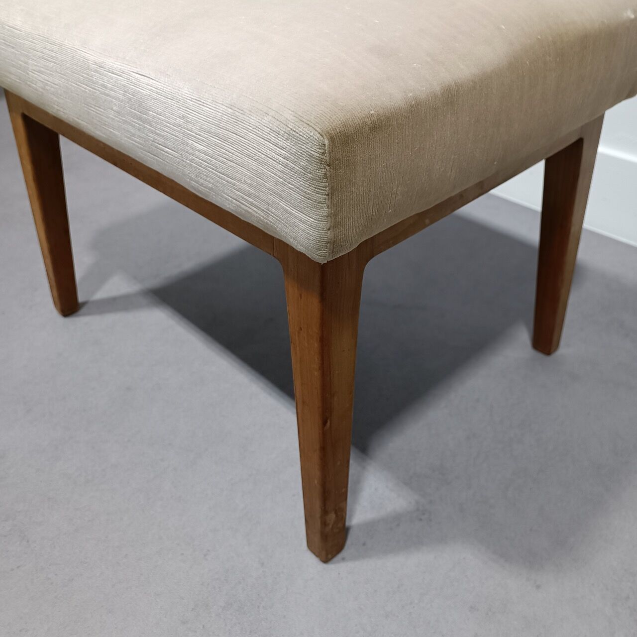 Knoll Antimot lounge chair and stool