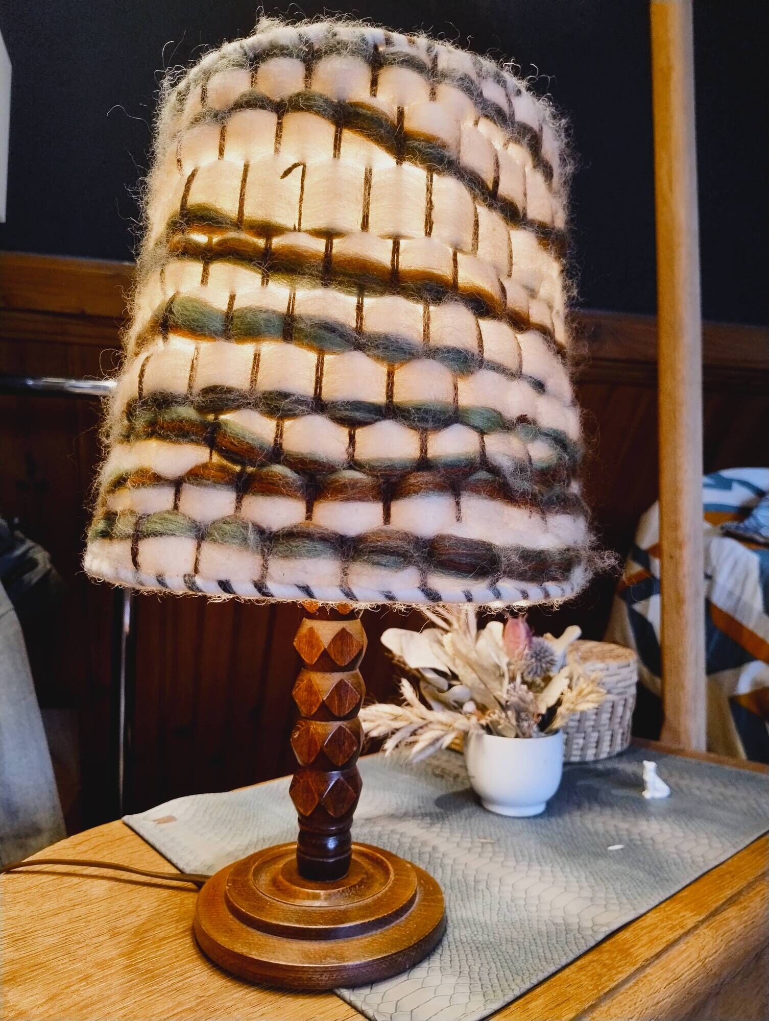 Wood and wool lamp