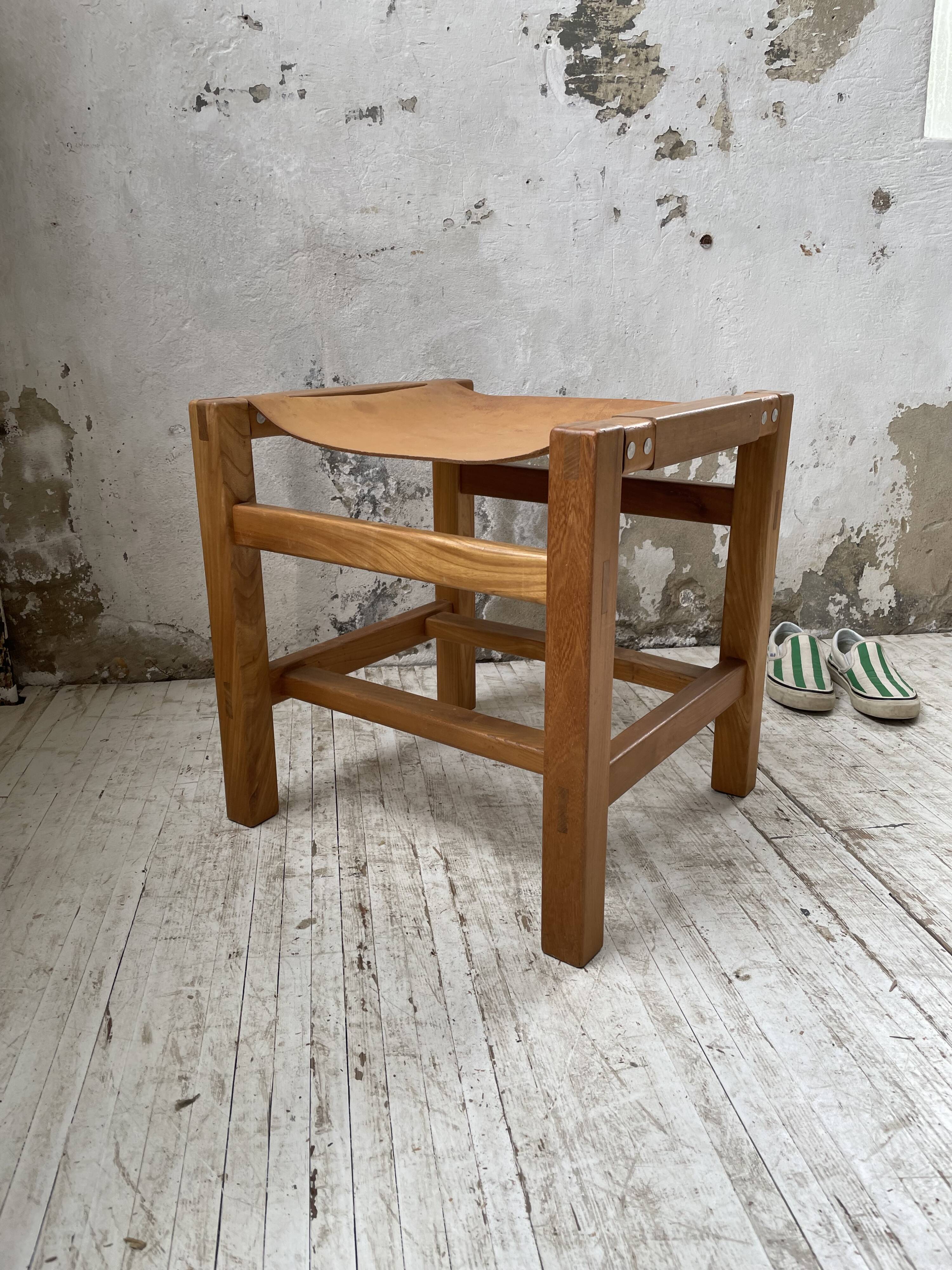 Solid elm and leather stool Maison Regain