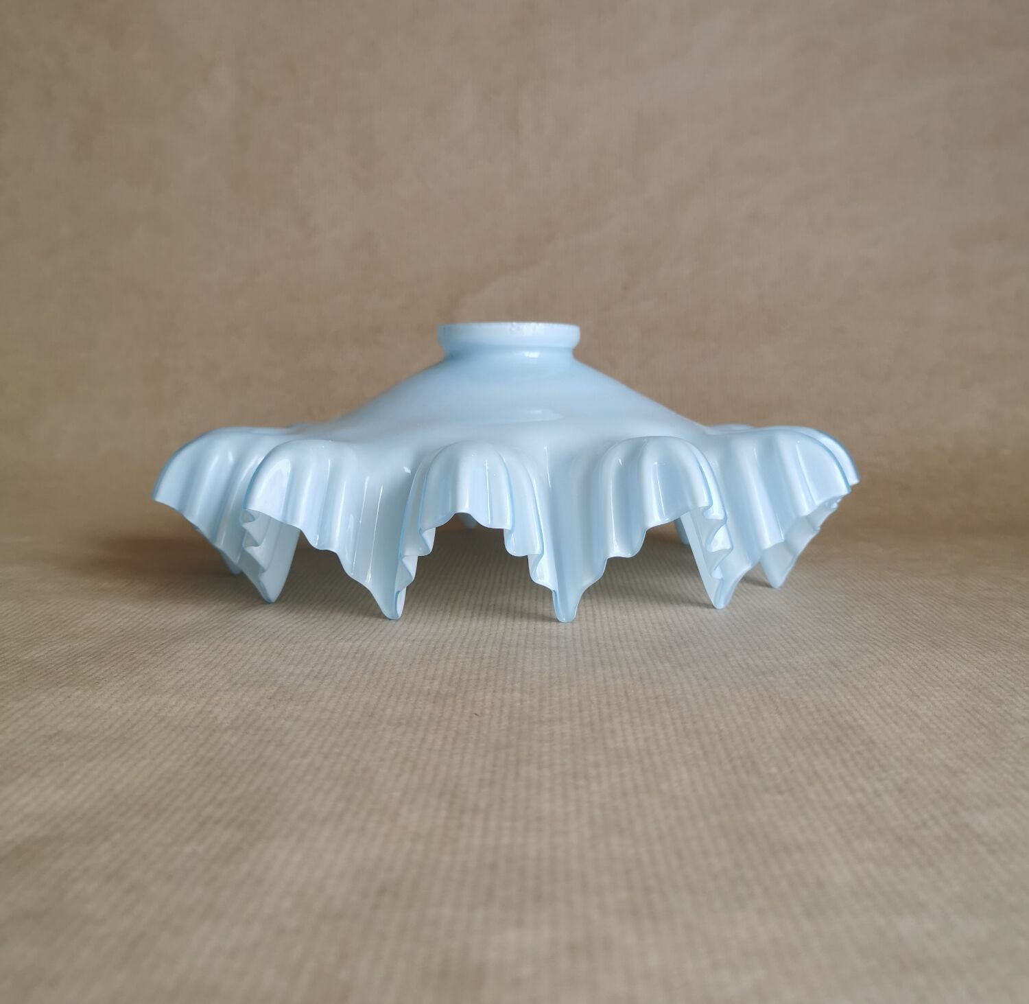 Blue opaline suspension