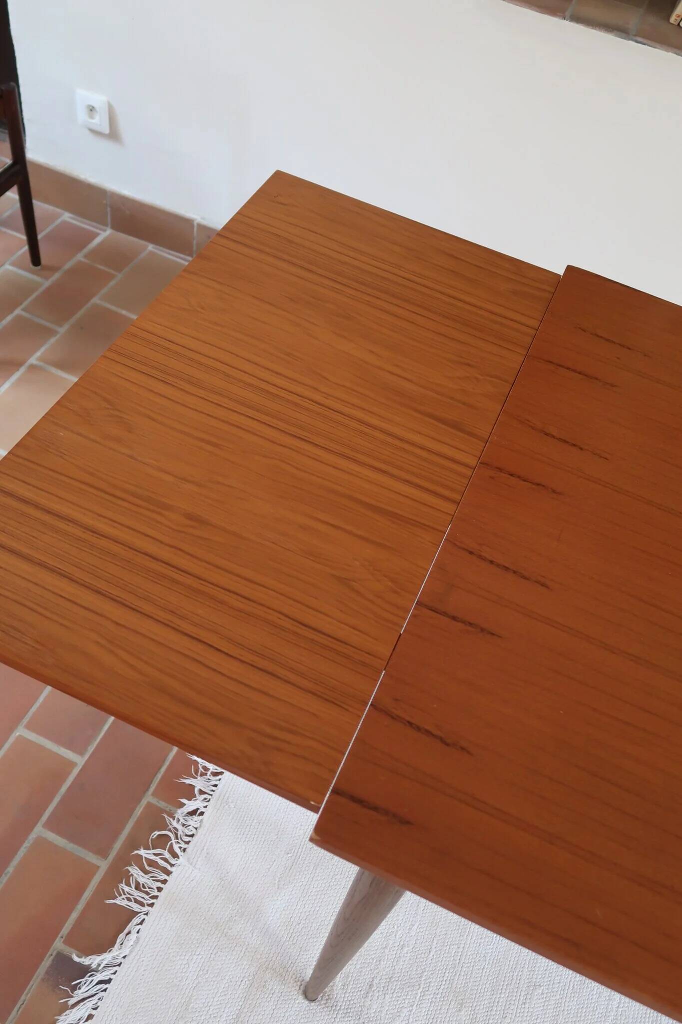 Extendable dining table in teak, tapered legs, 1960s.