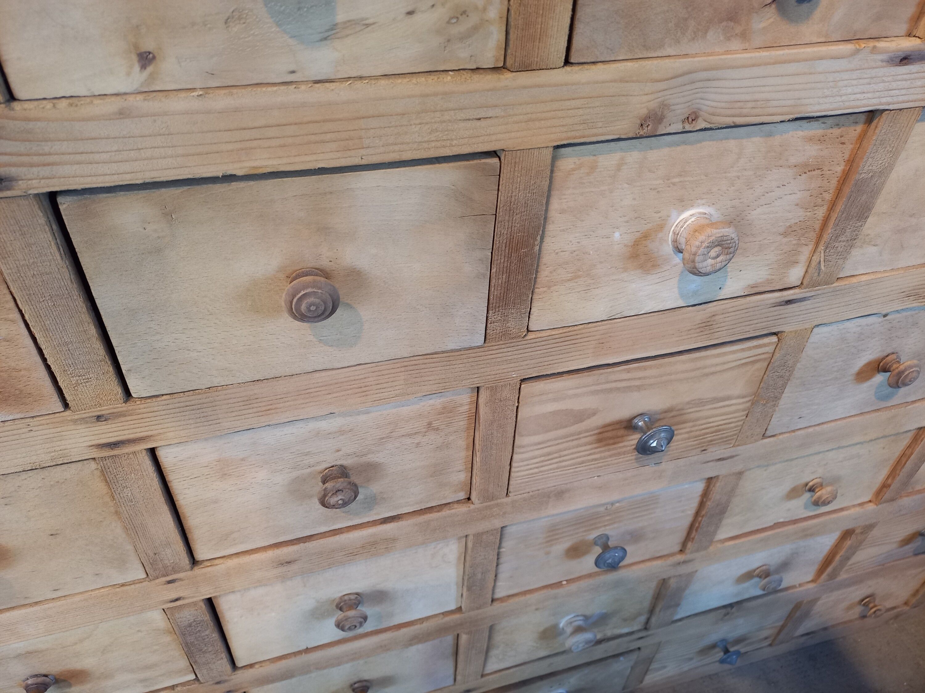 Trade cabinet with drawers