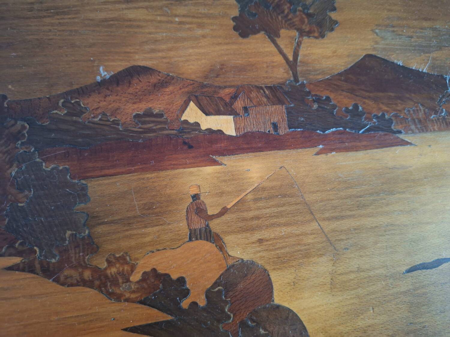 Coffre vintage en marqueterie, décoration ancienne