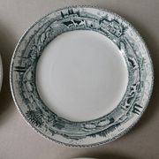 6 assiettes plates Saint Amand, décor la laitière