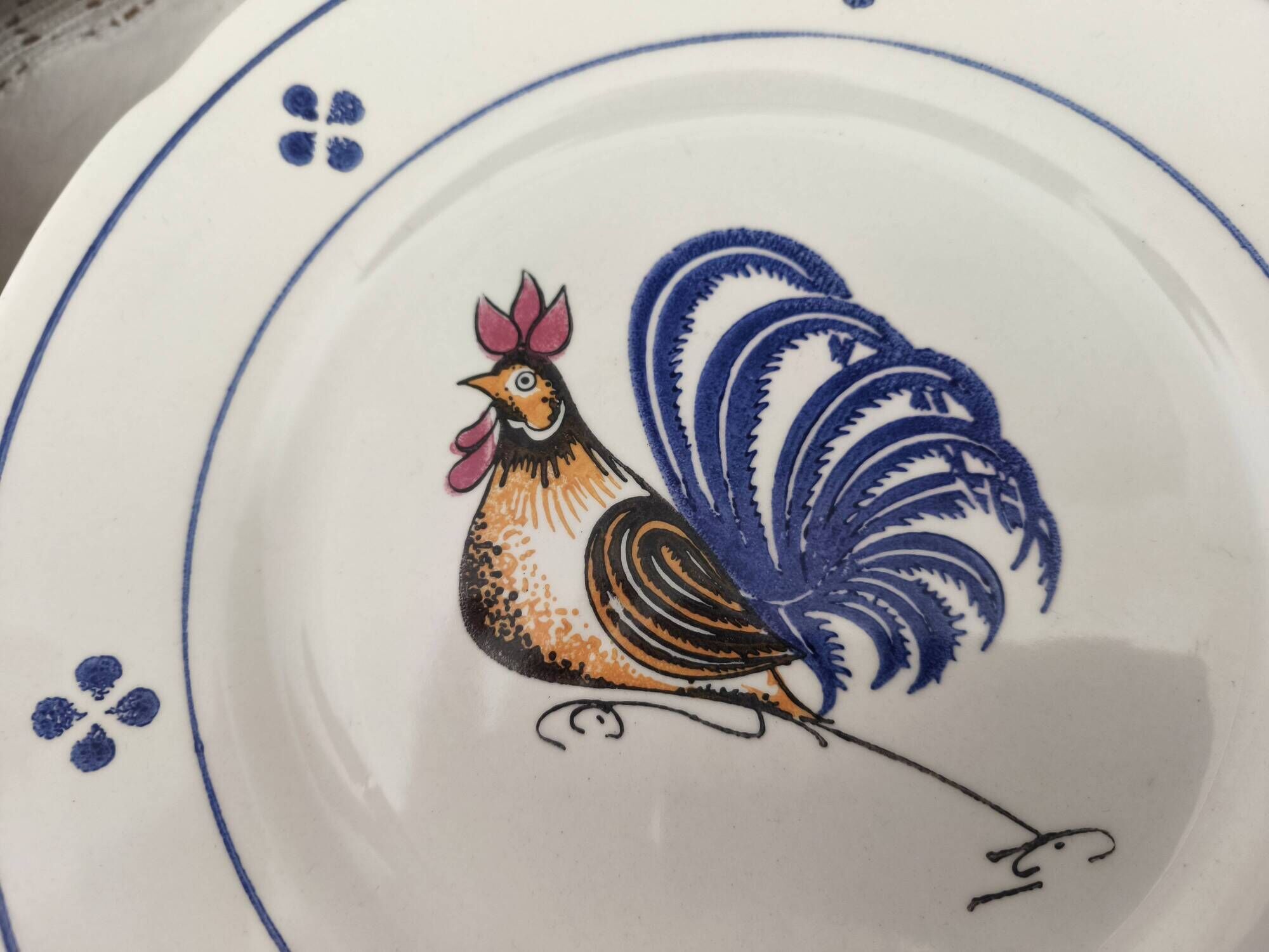 Set of 6 flat plates in earthenware with rooster design.