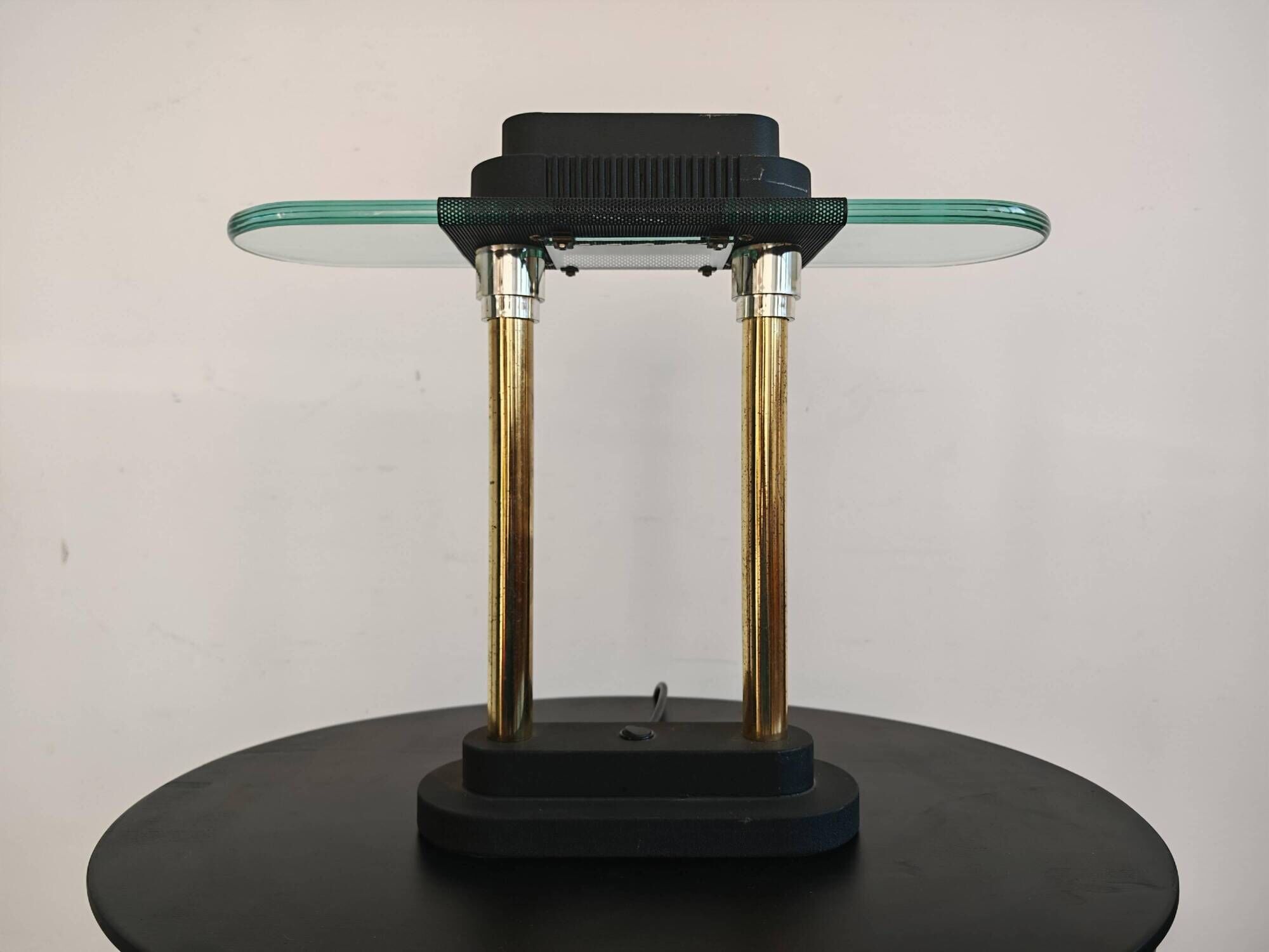 Paire de lampes de banquier style Memphis attribuées à Robert Sonneman 1980s