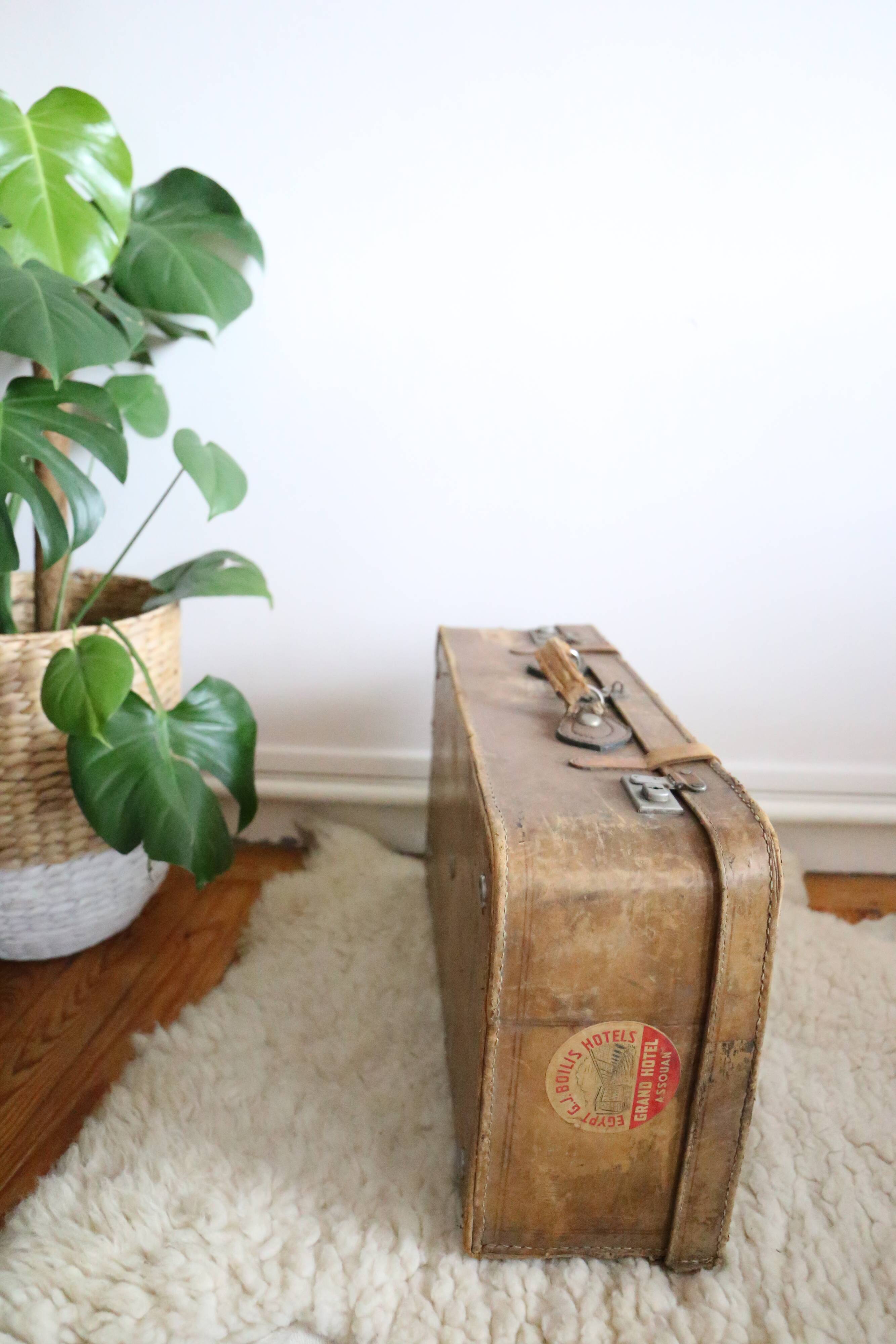 Pretty leather suitcase from the 40s/50s