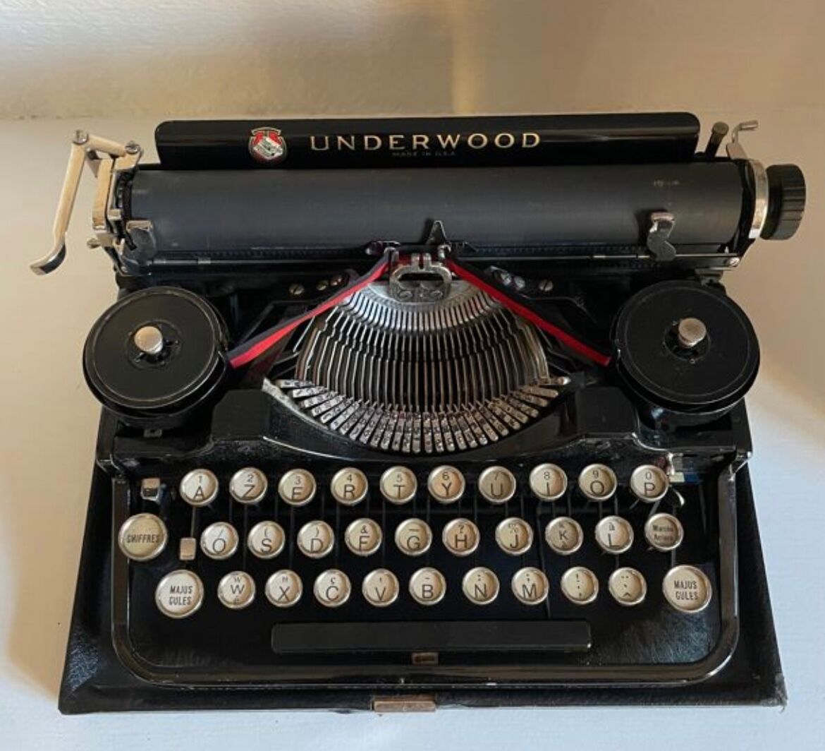 Machine à écrire Underwood portable