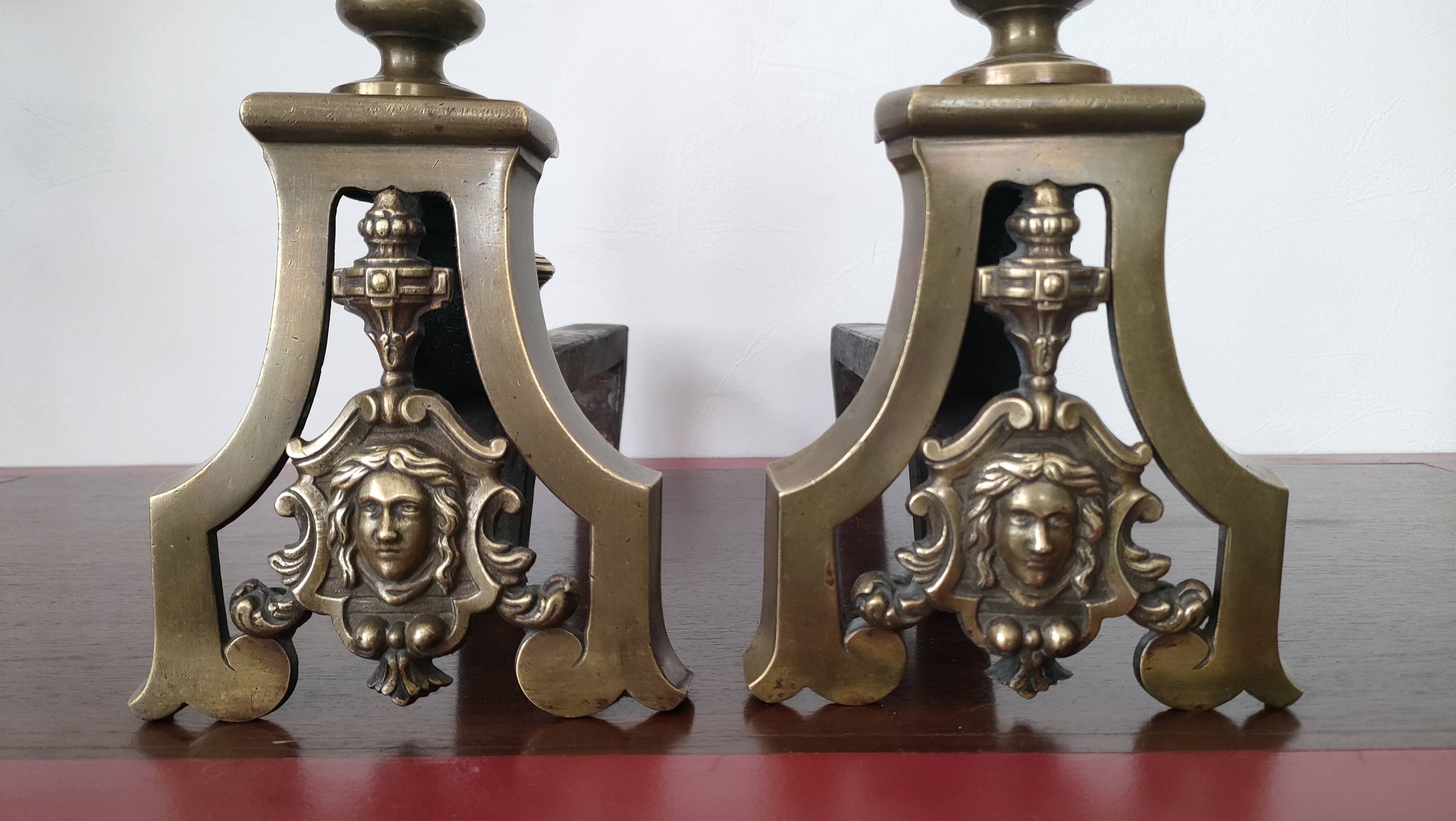 Pair of Louis-Philippe andirons with Caryatids - Bronze, cast iron - 19th century
