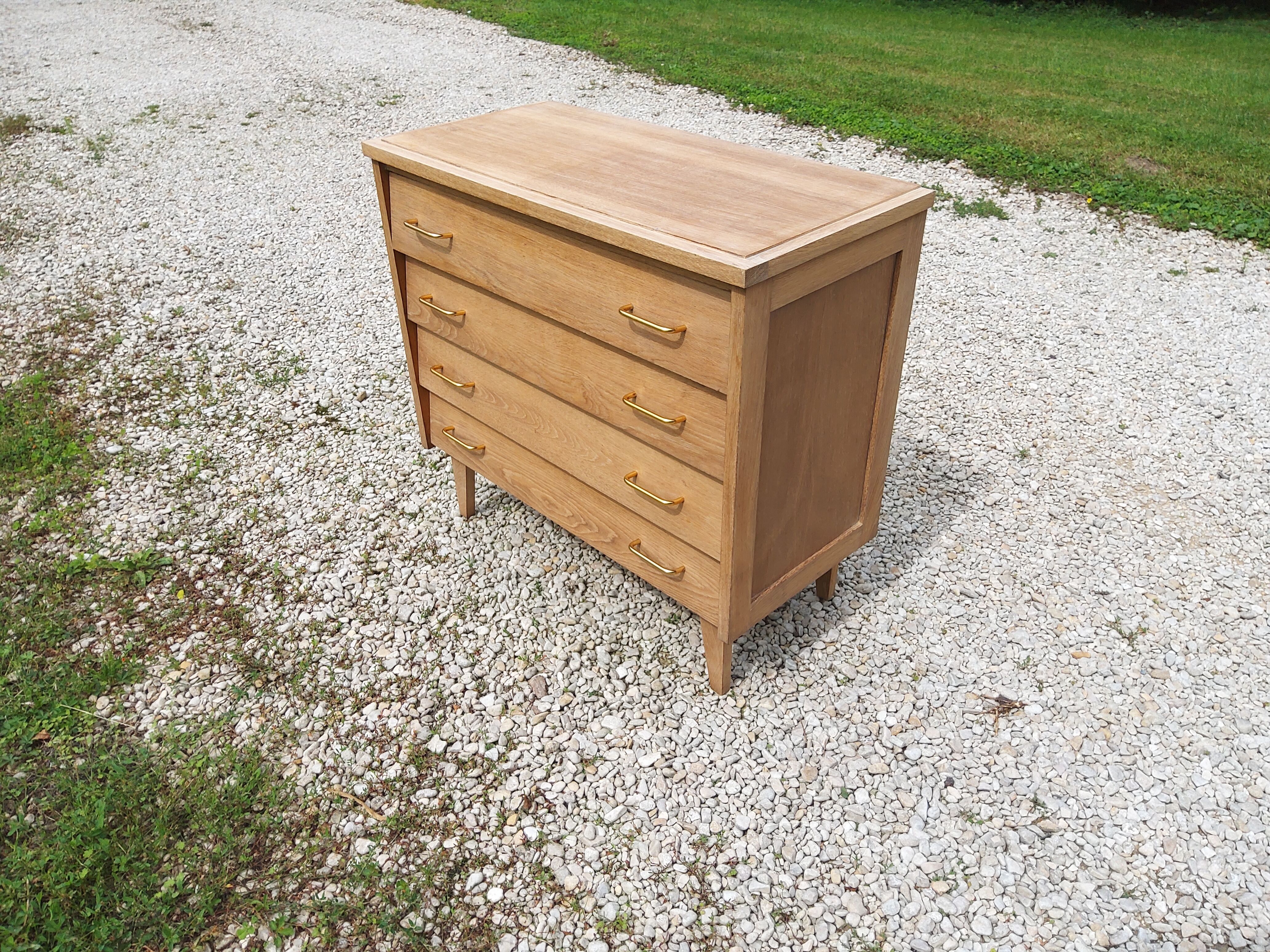 Compass feet dresser