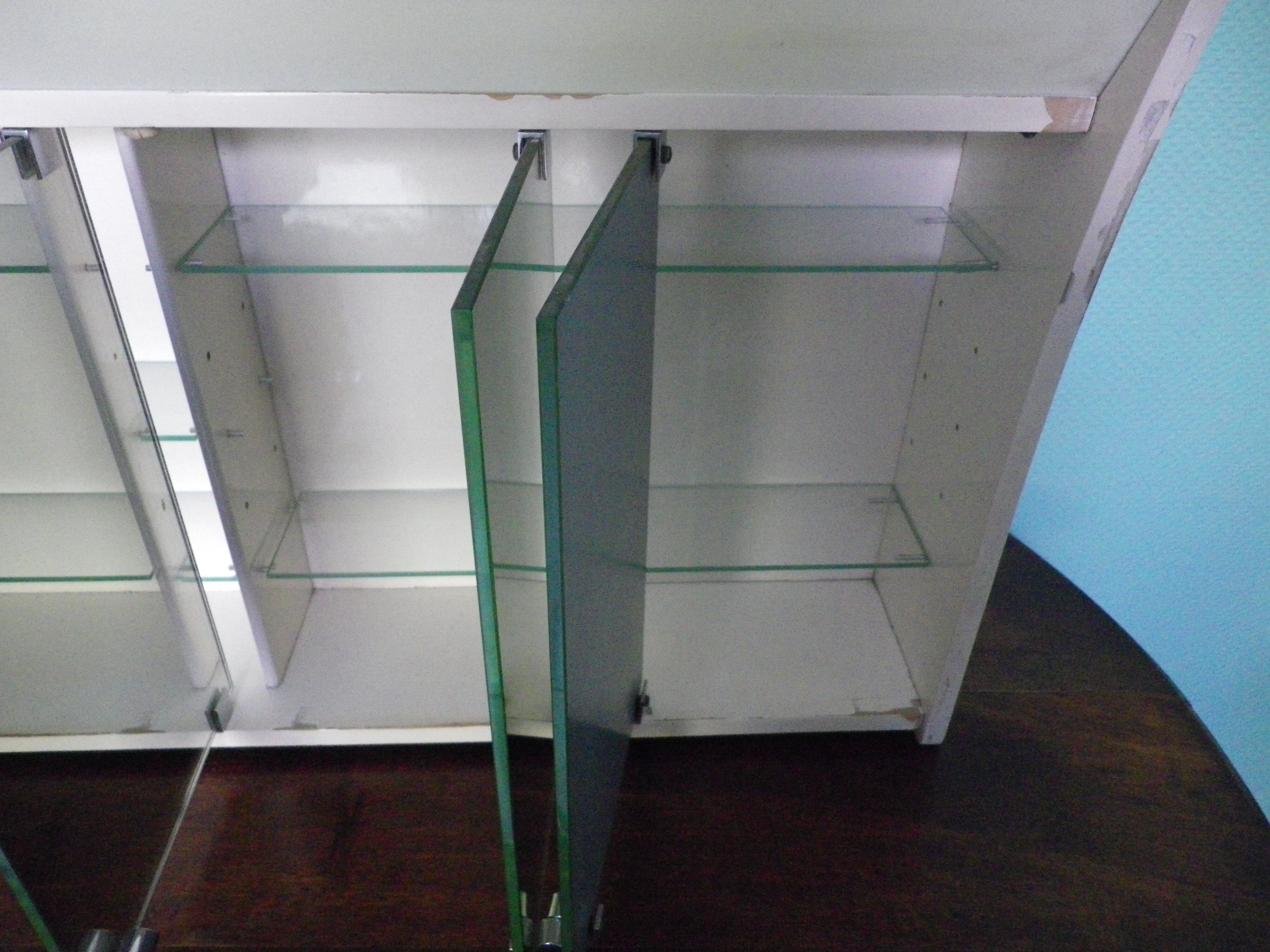 Pharmacy cabinet, 3 mirror doors, double lighting, power outlet and Bakelite switch