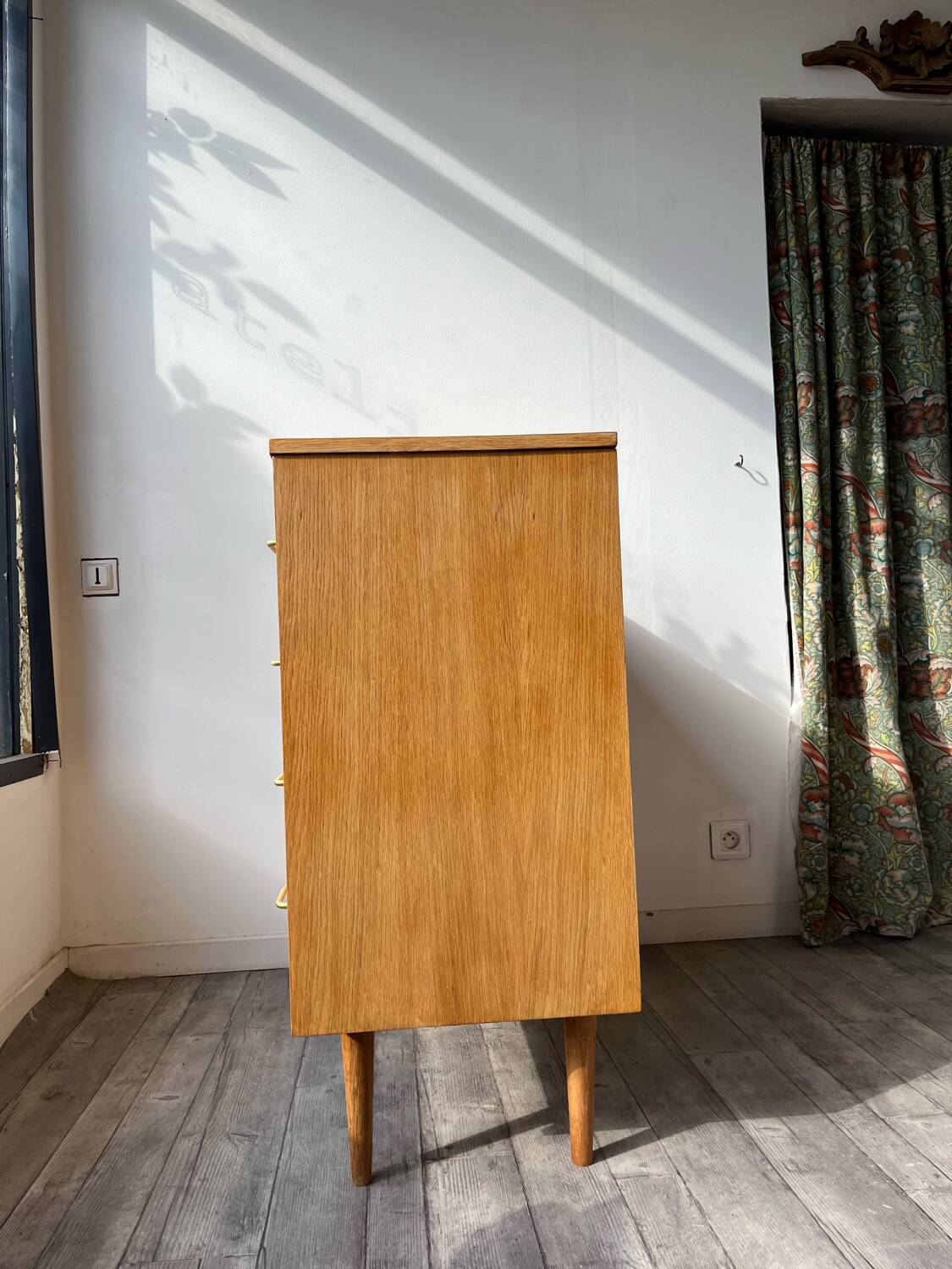 Tapered leg chest of drawers