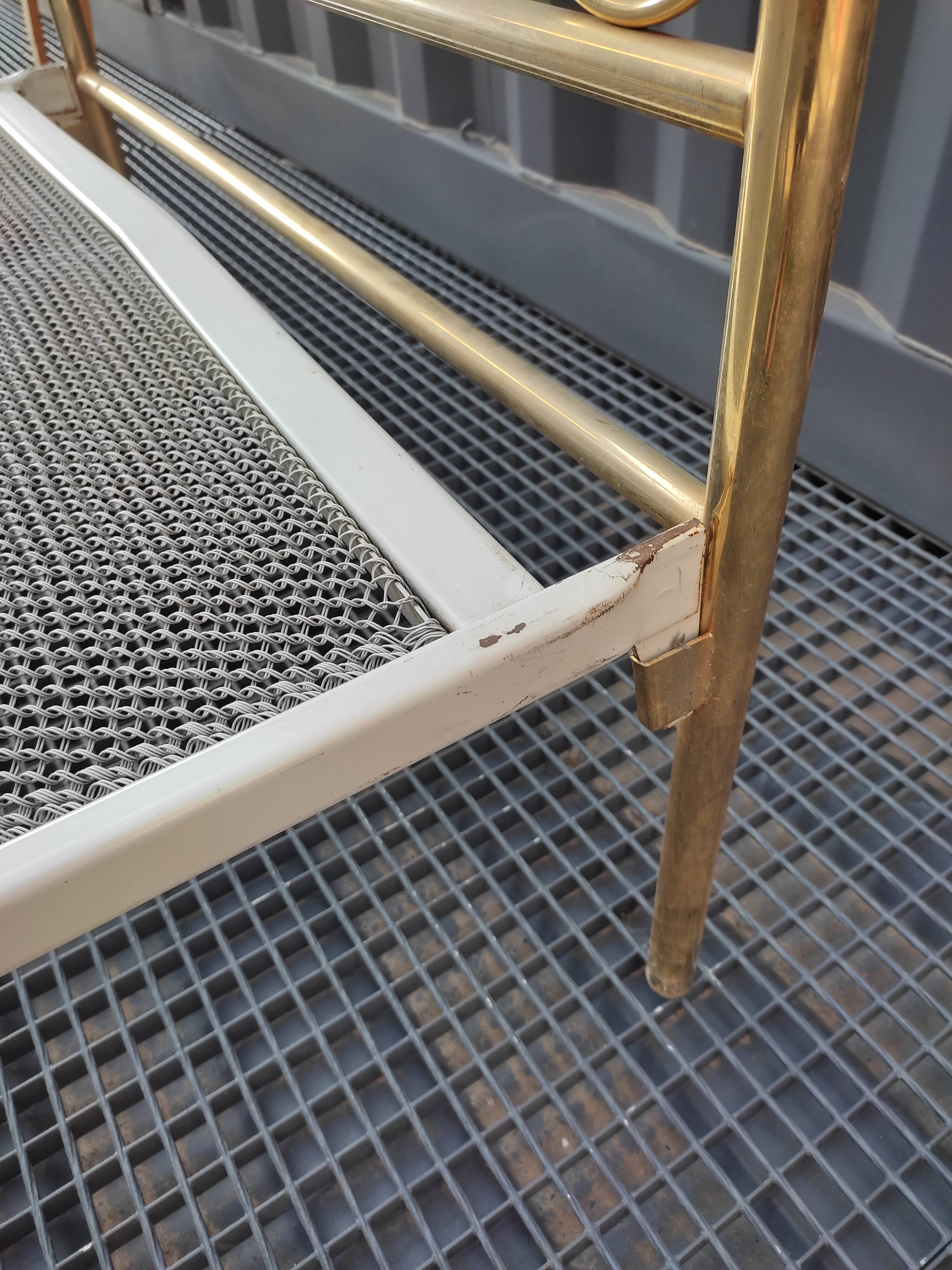 1-seater bed in gilded metal