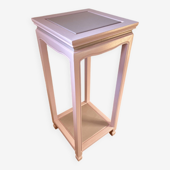 Powder pink pedestal table