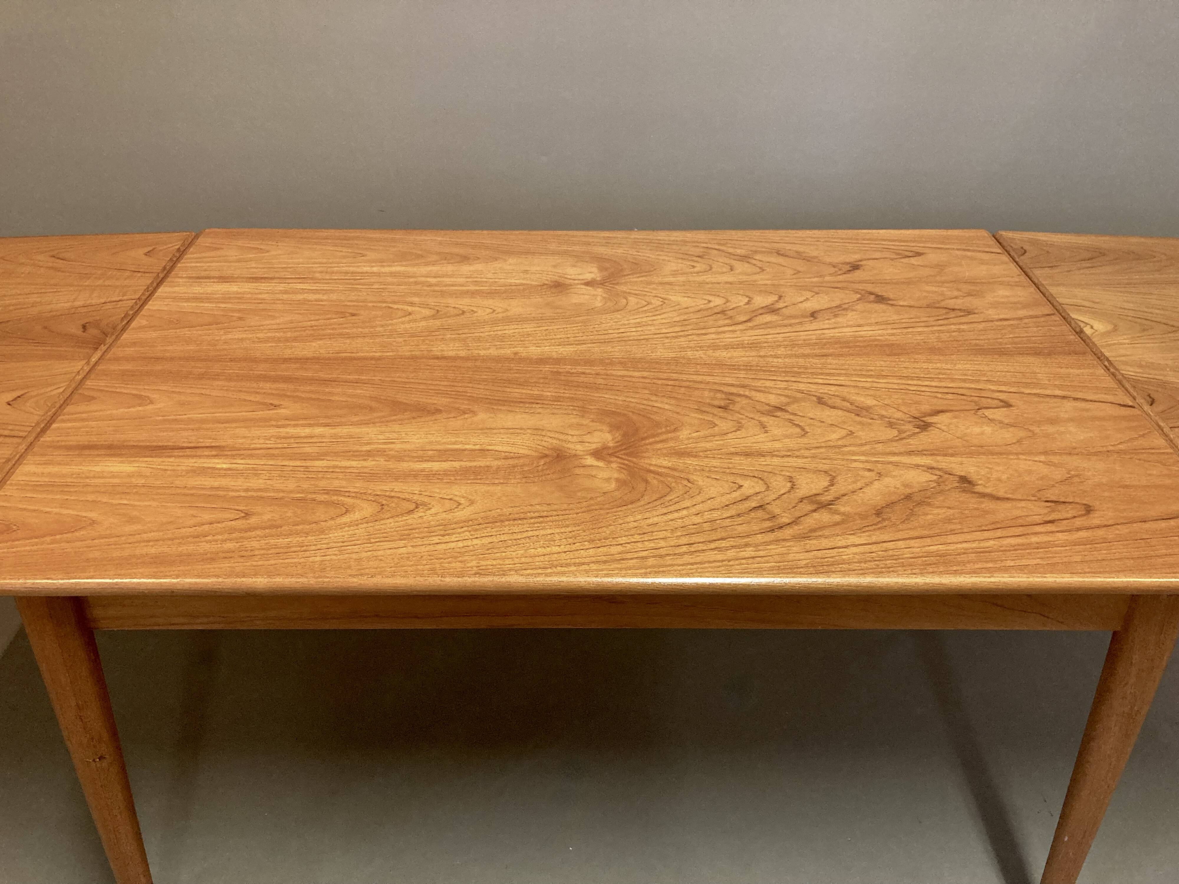 Extendable high table "Scandinavian Design" 1950.