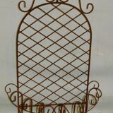 Iron wall planter